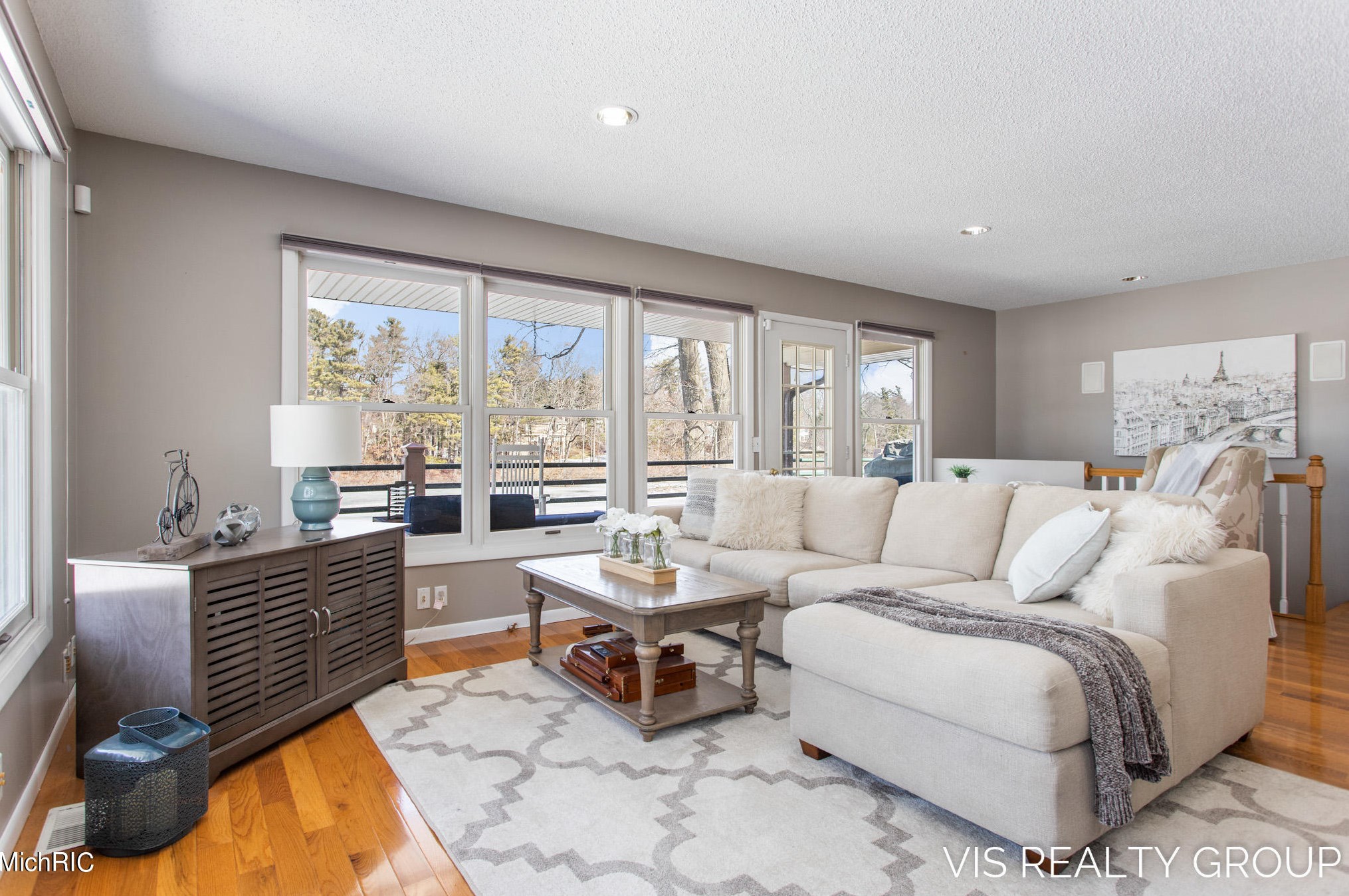 15489 Oak Dr, Spring Lake MI 49456-2147 exterior