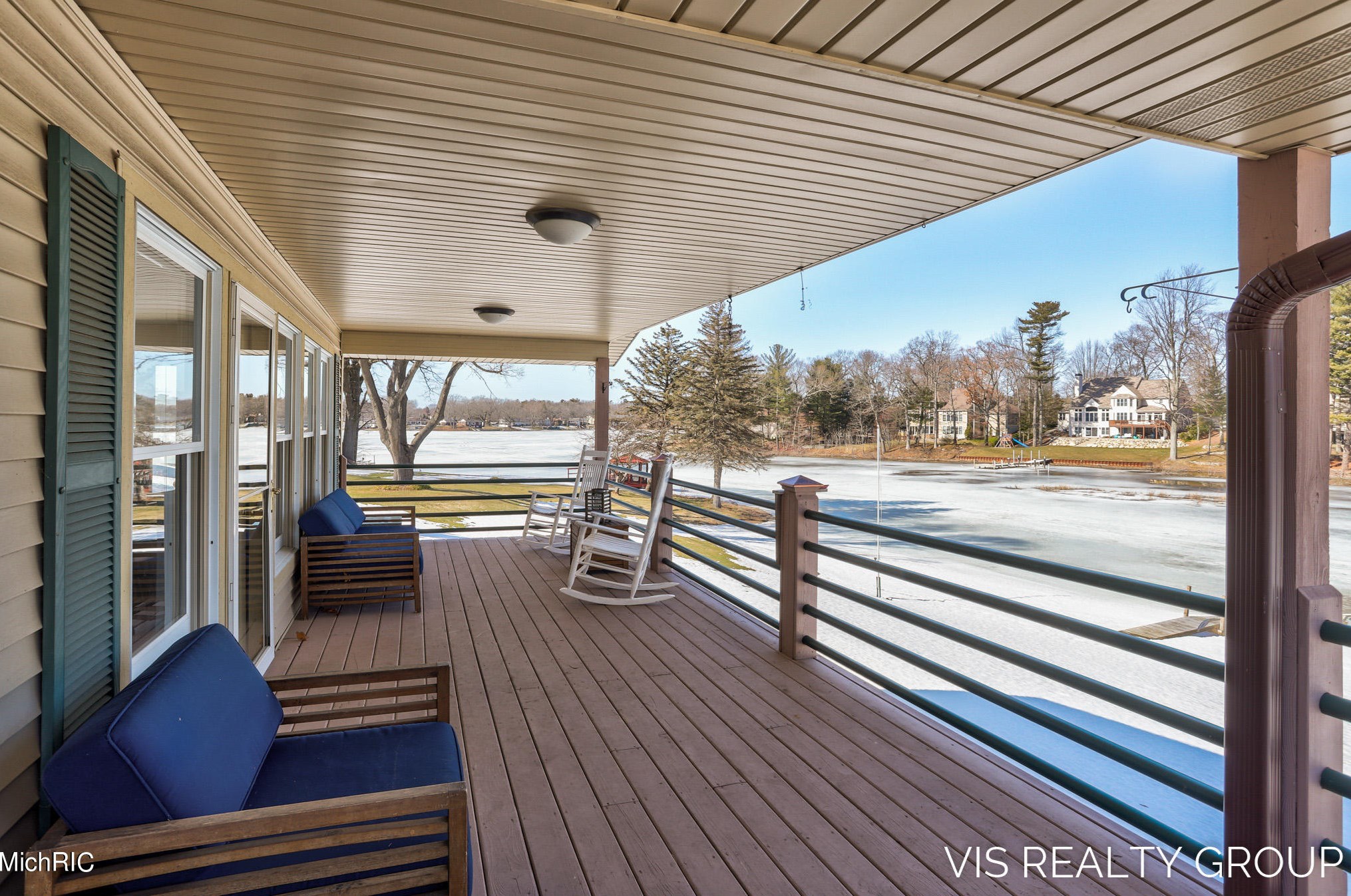 15489 Oak Dr, Spring Lake MI 49456-2147 exterior