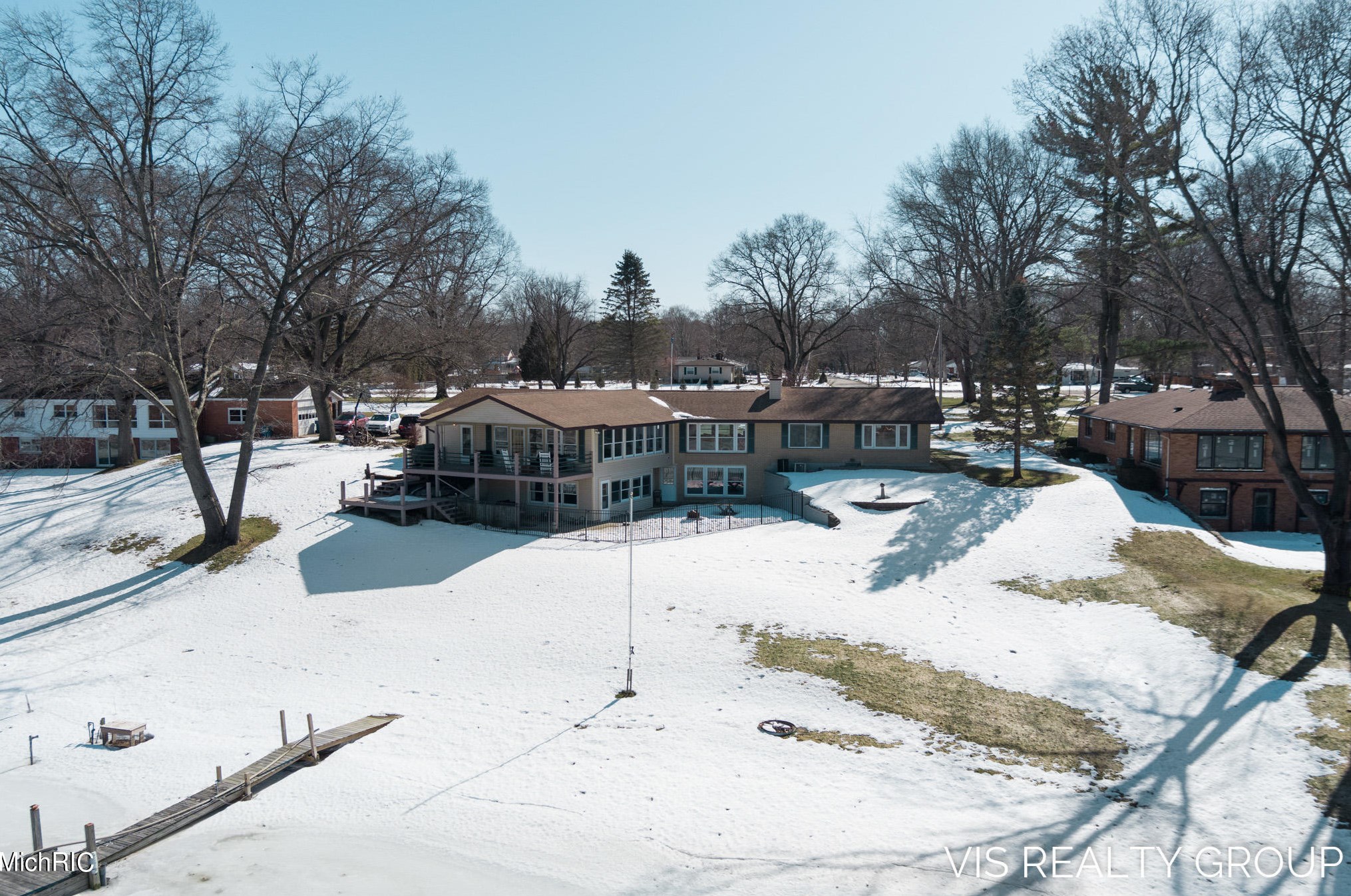 15489 Oak Dr, Spring Lake MI 49456-2147 exterior