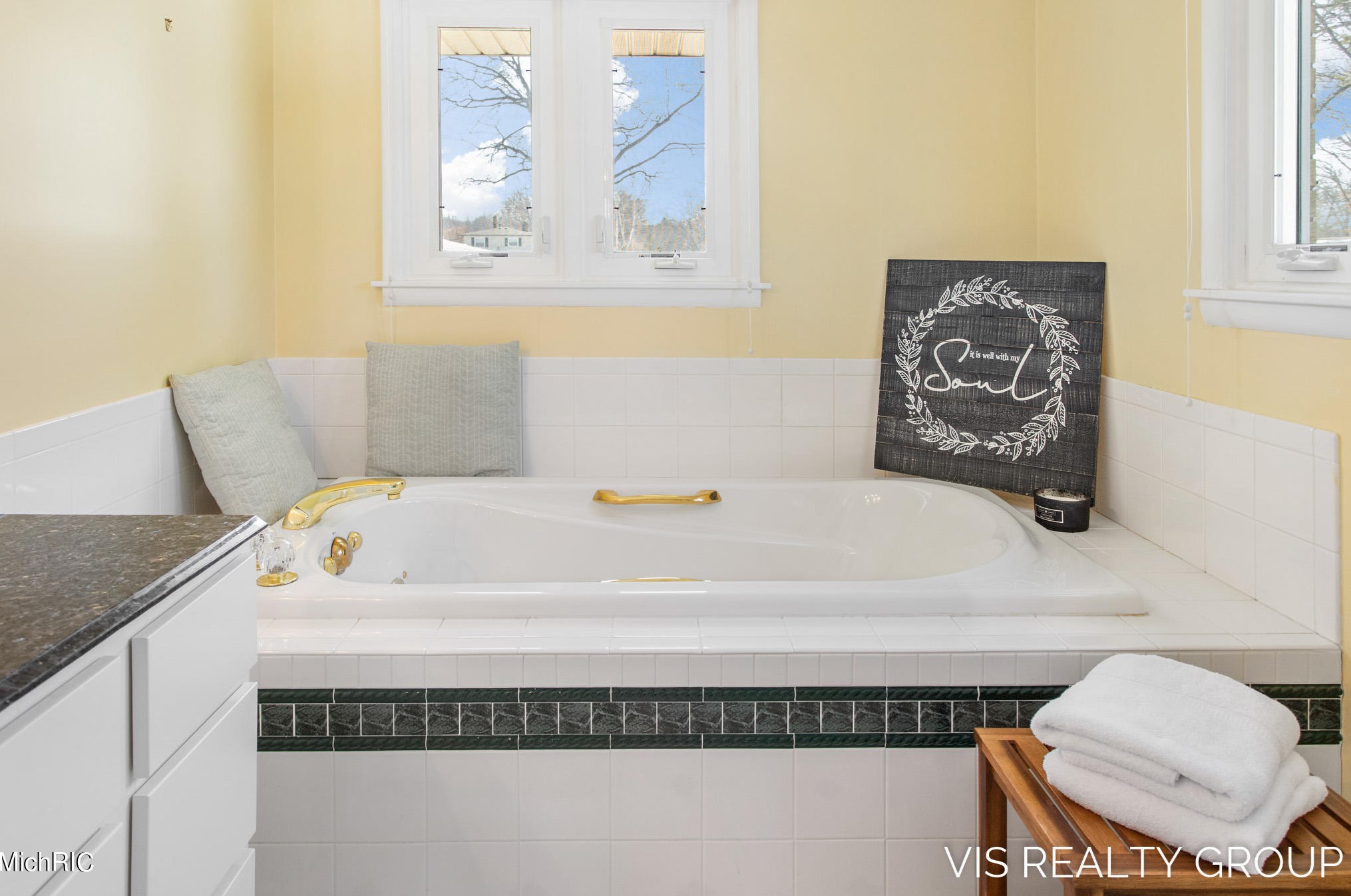 15489 Oak Dr, Spring Lake MI 49456-2147 exterior