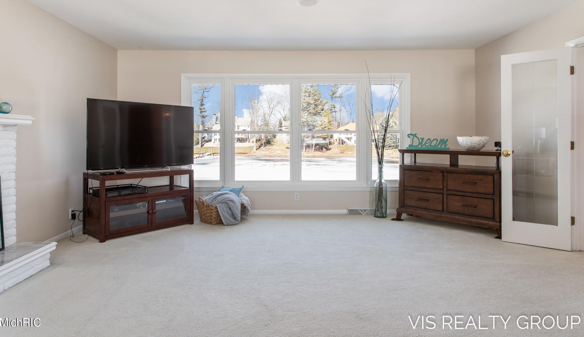 15489 Oak Dr, Spring Lake MI 49456-2147 exterior