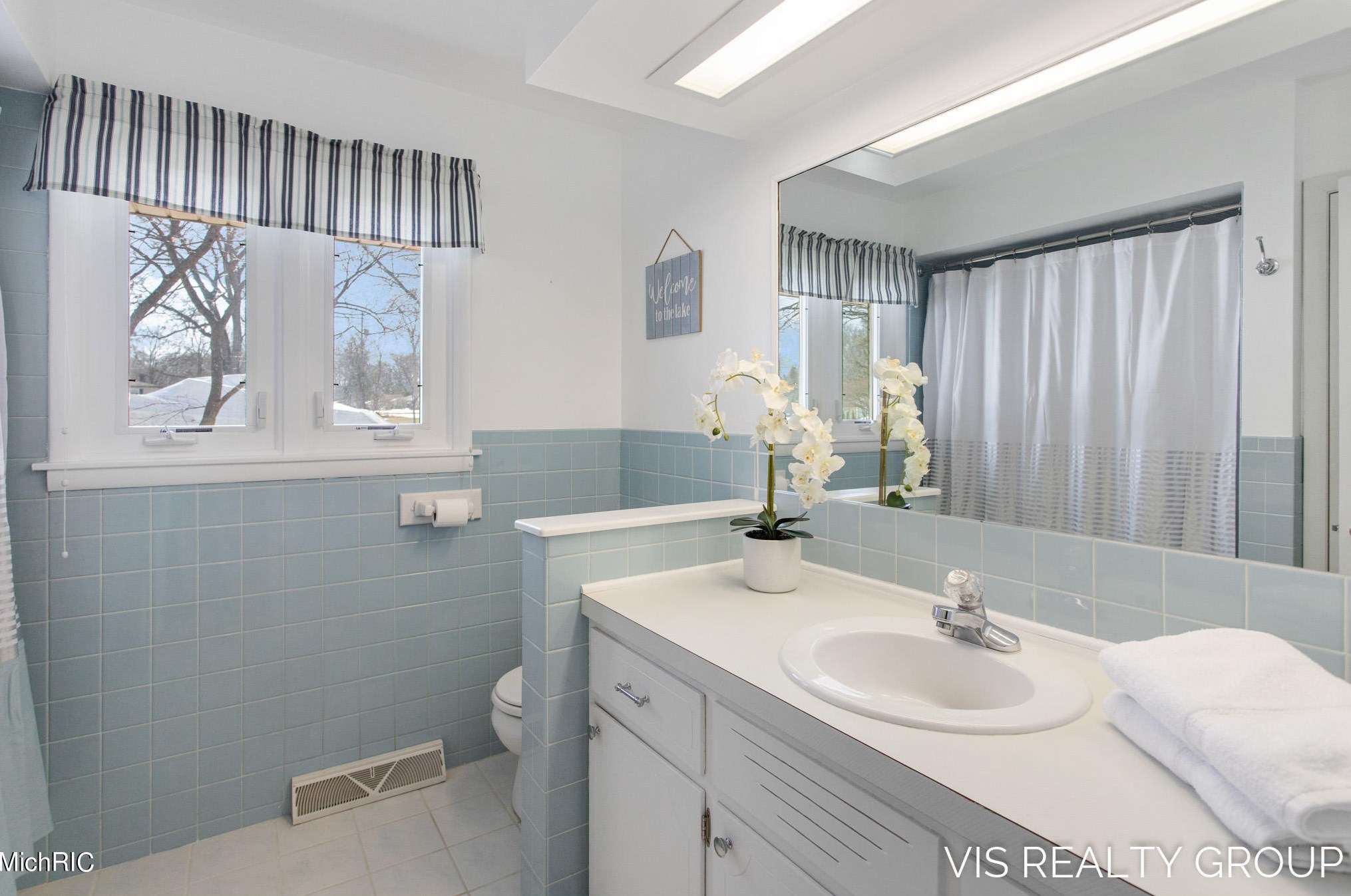 15489 Oak Dr, Spring Lake MI 49456-2147 exterior