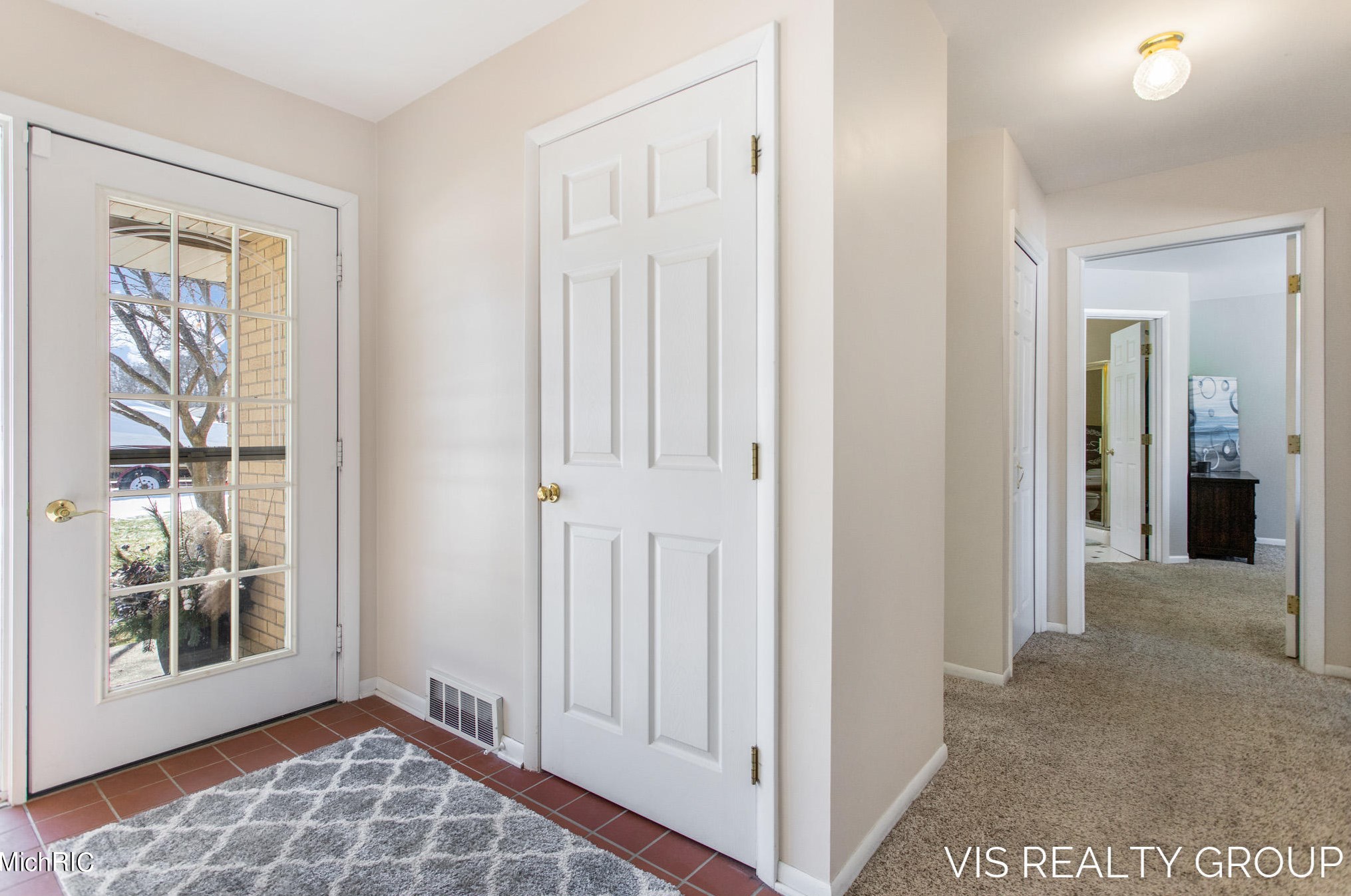 15489 Oak Dr, Spring Lake MI 49456-2147 exterior