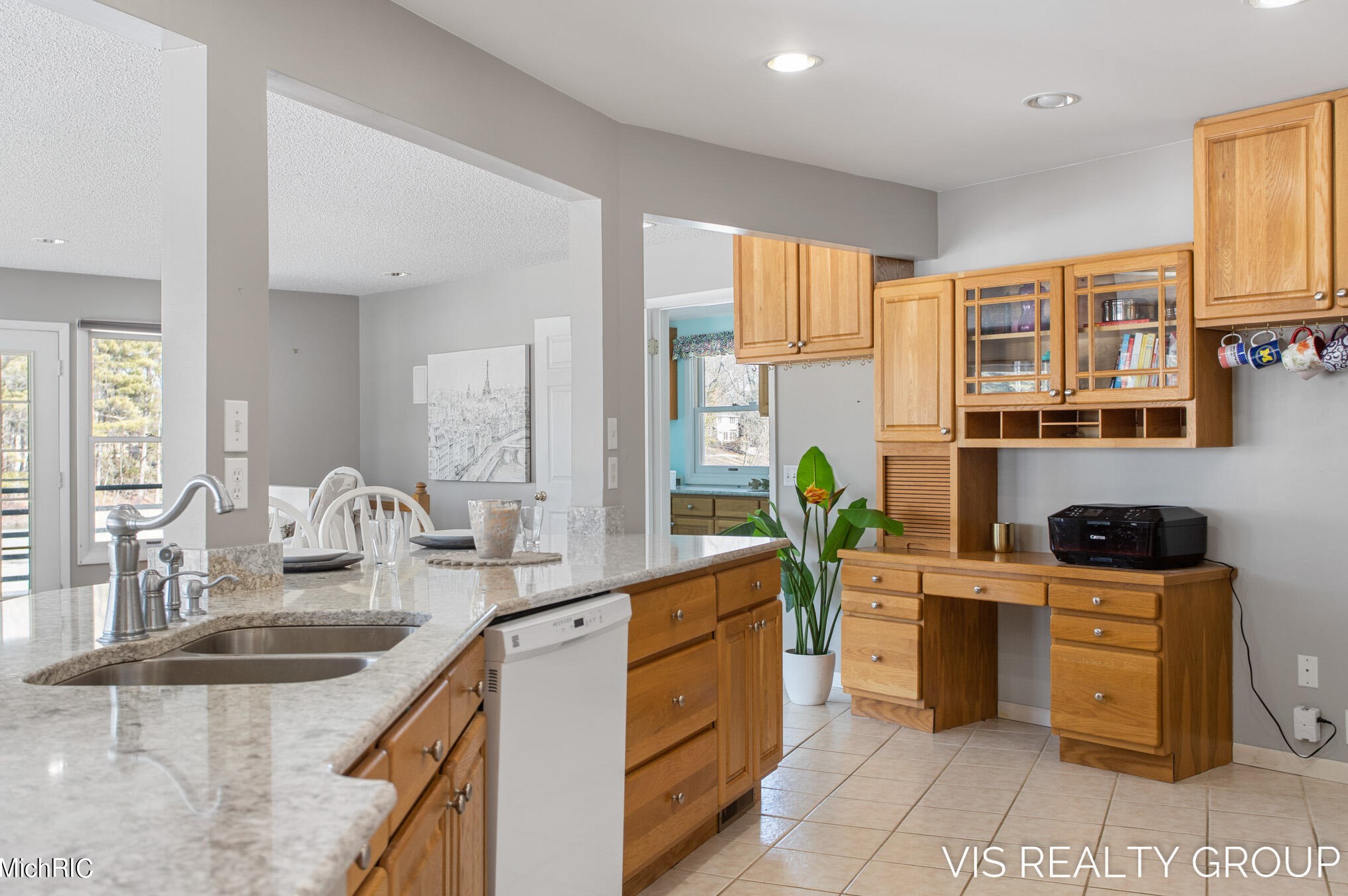 15489 Oak Dr, Spring Lake MI 49456-2147 exterior