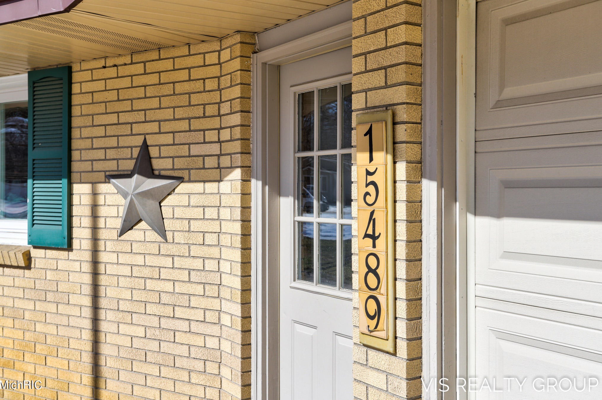 15489 Oak Dr, Spring Lake MI 49456-2147 exterior