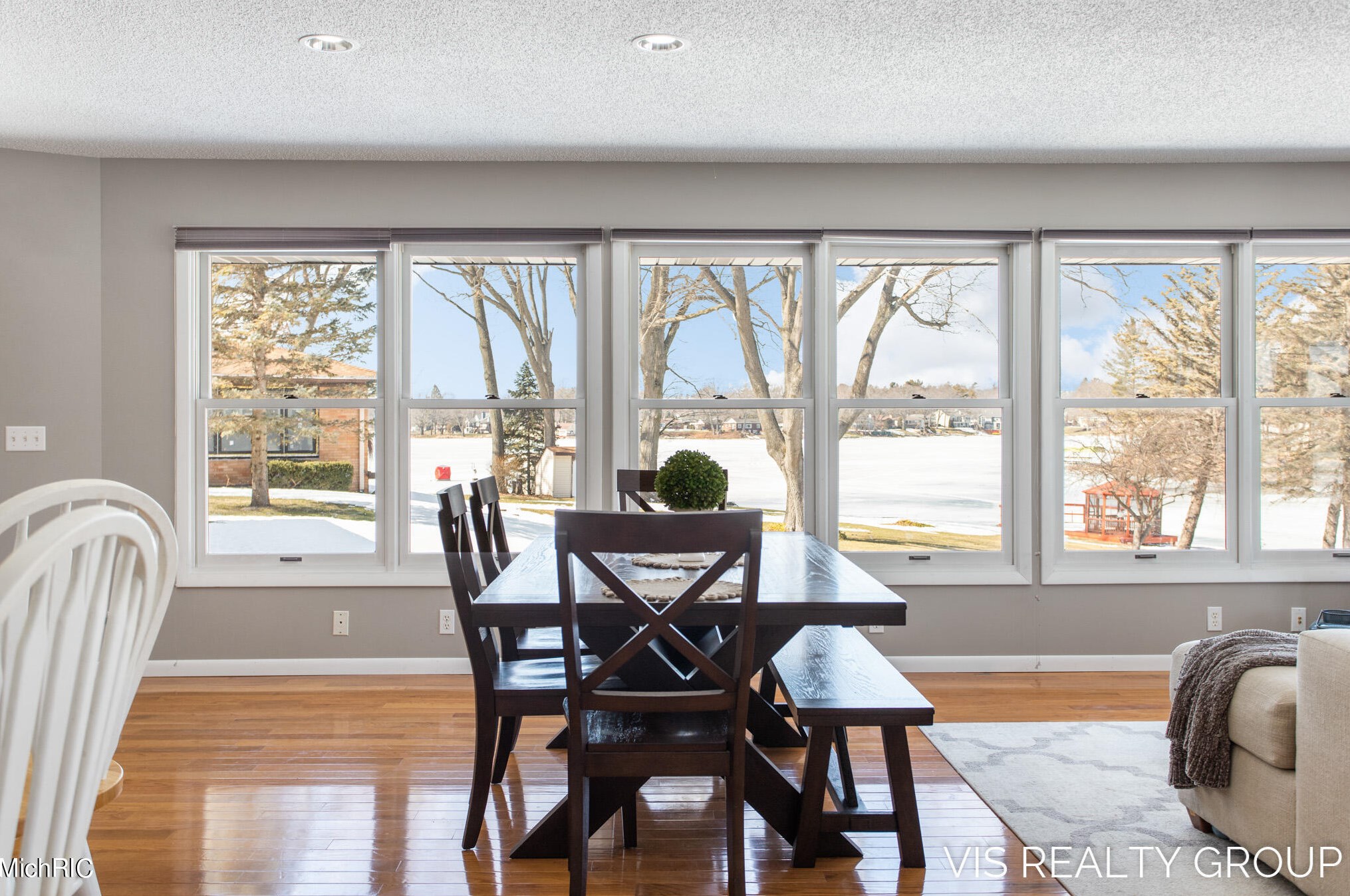 15489 Oak Dr, Spring Lake MI 49456-2147 exterior