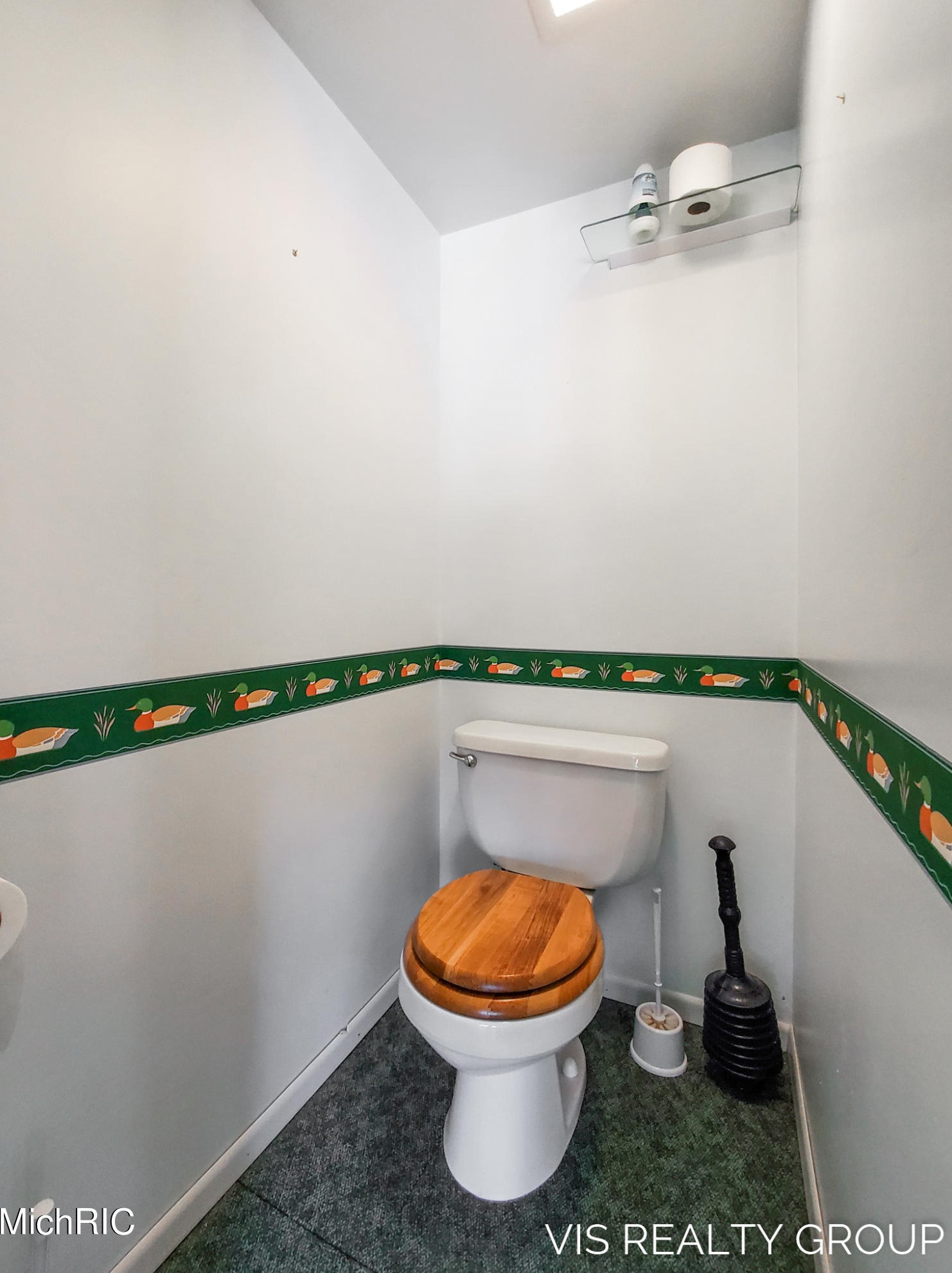 15489 Oak Dr, Spring Lake MI 49456-2147 exterior