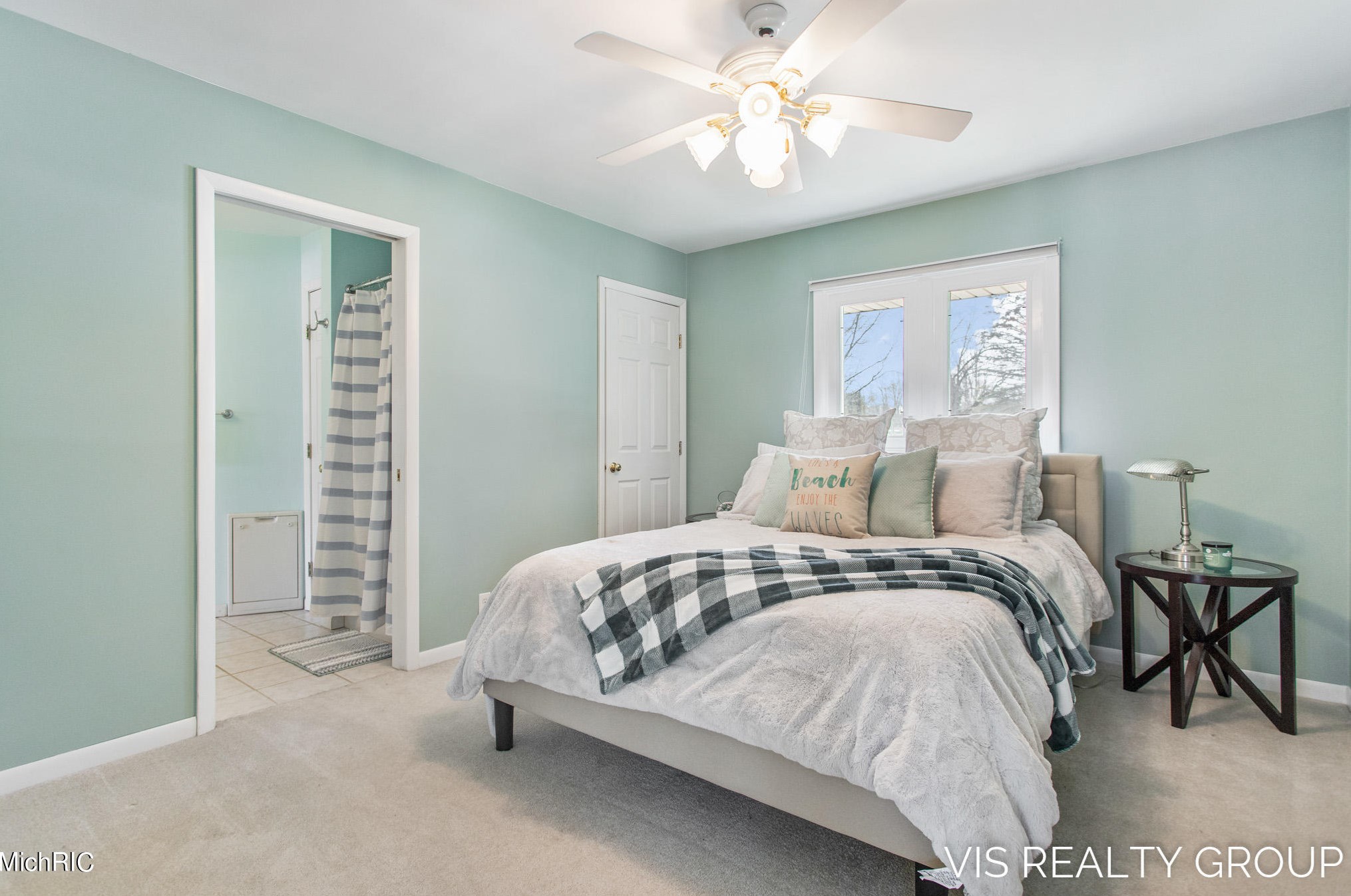 15489 Oak Dr, Spring Lake MI 49456-2147 exterior