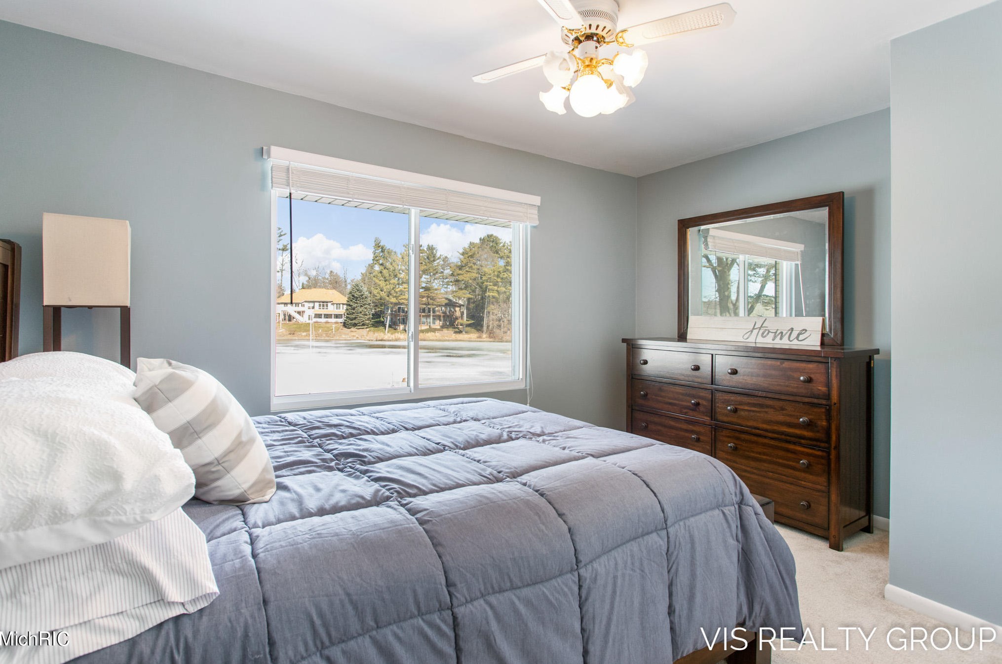 15489 Oak Dr, Spring Lake MI 49456-2147 exterior