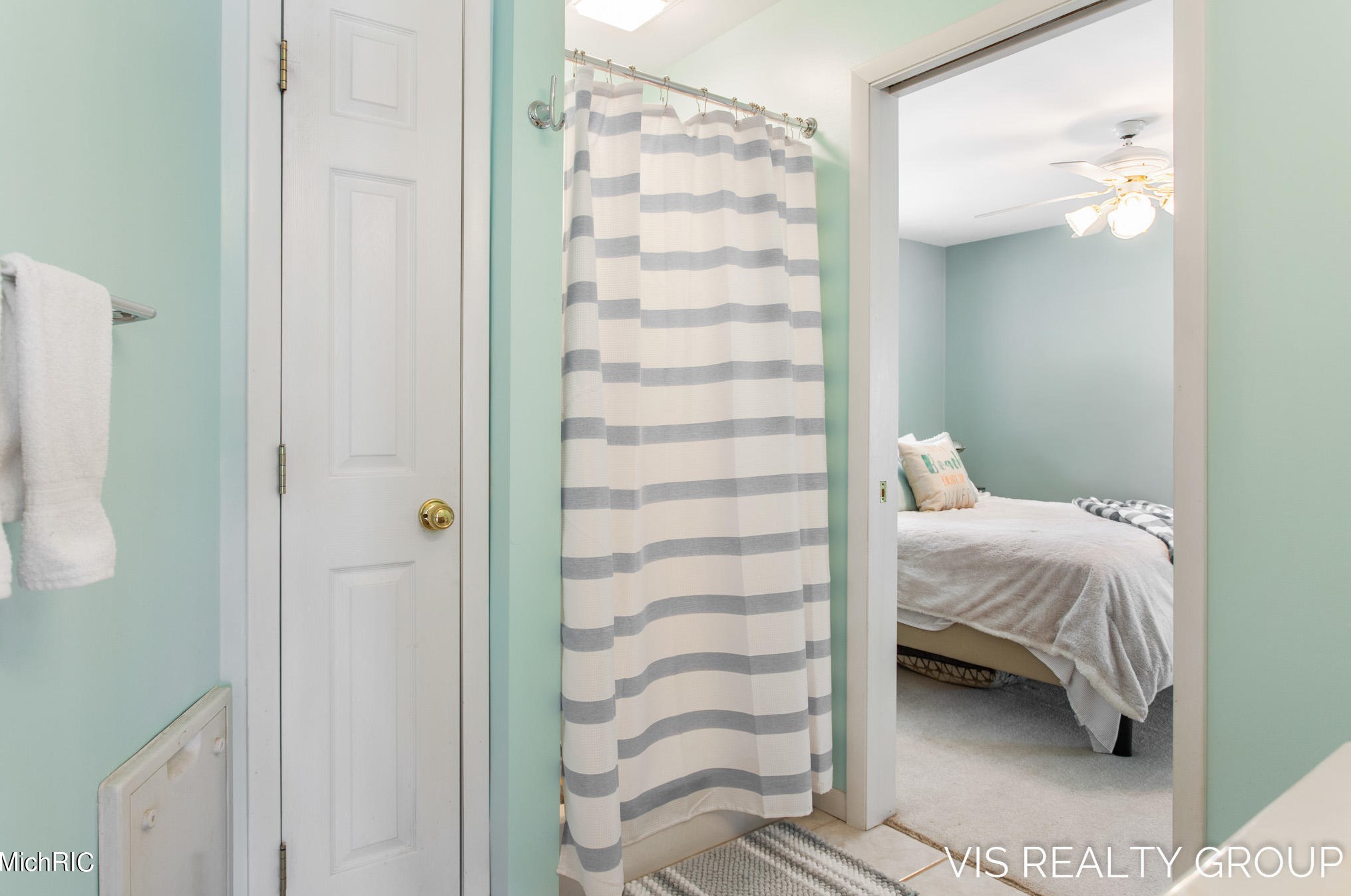 15489 Oak Dr, Spring Lake MI 49456-2147 exterior