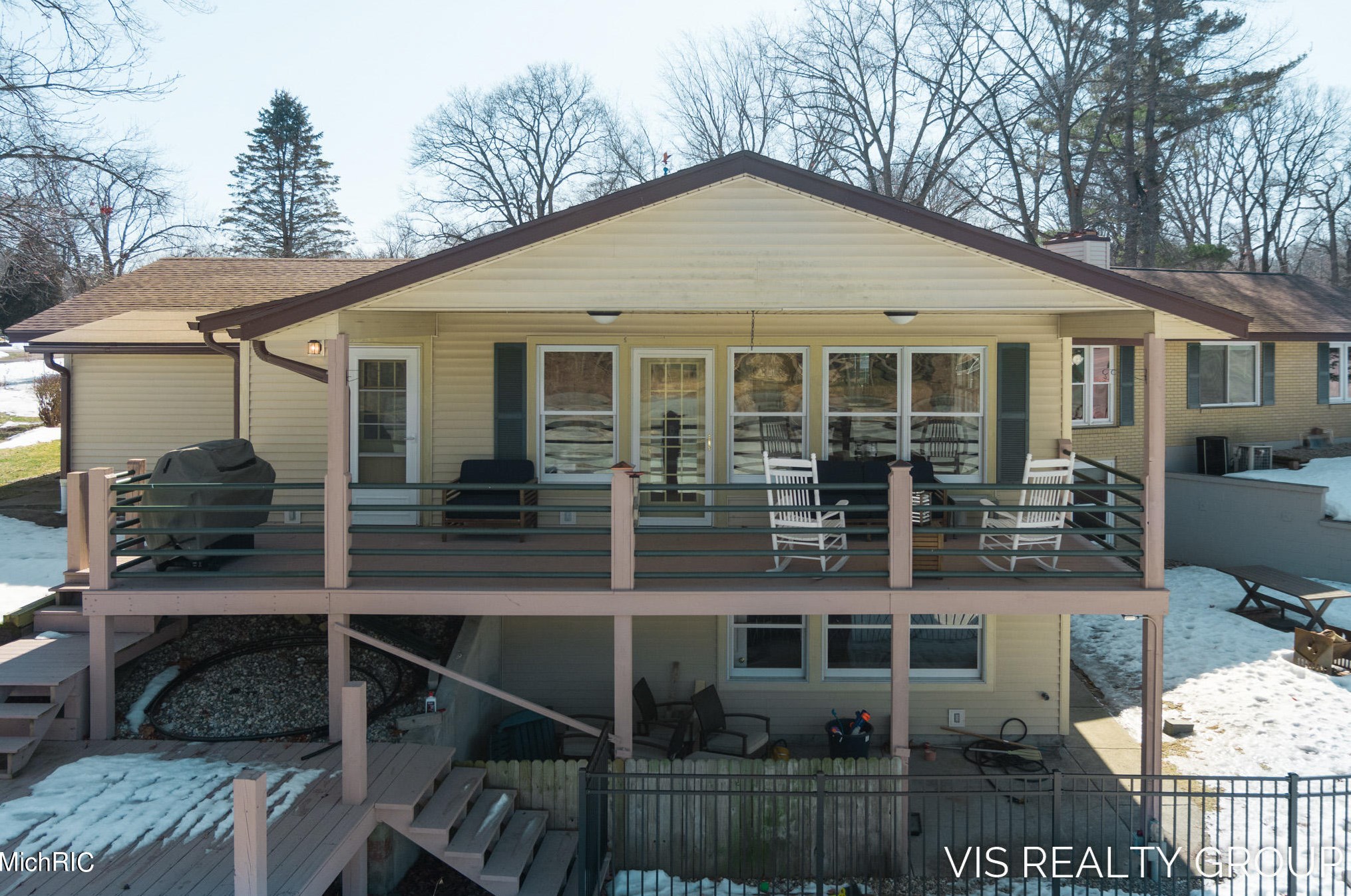 15489 Oak Dr, Spring Lake MI 49456-2147 exterior