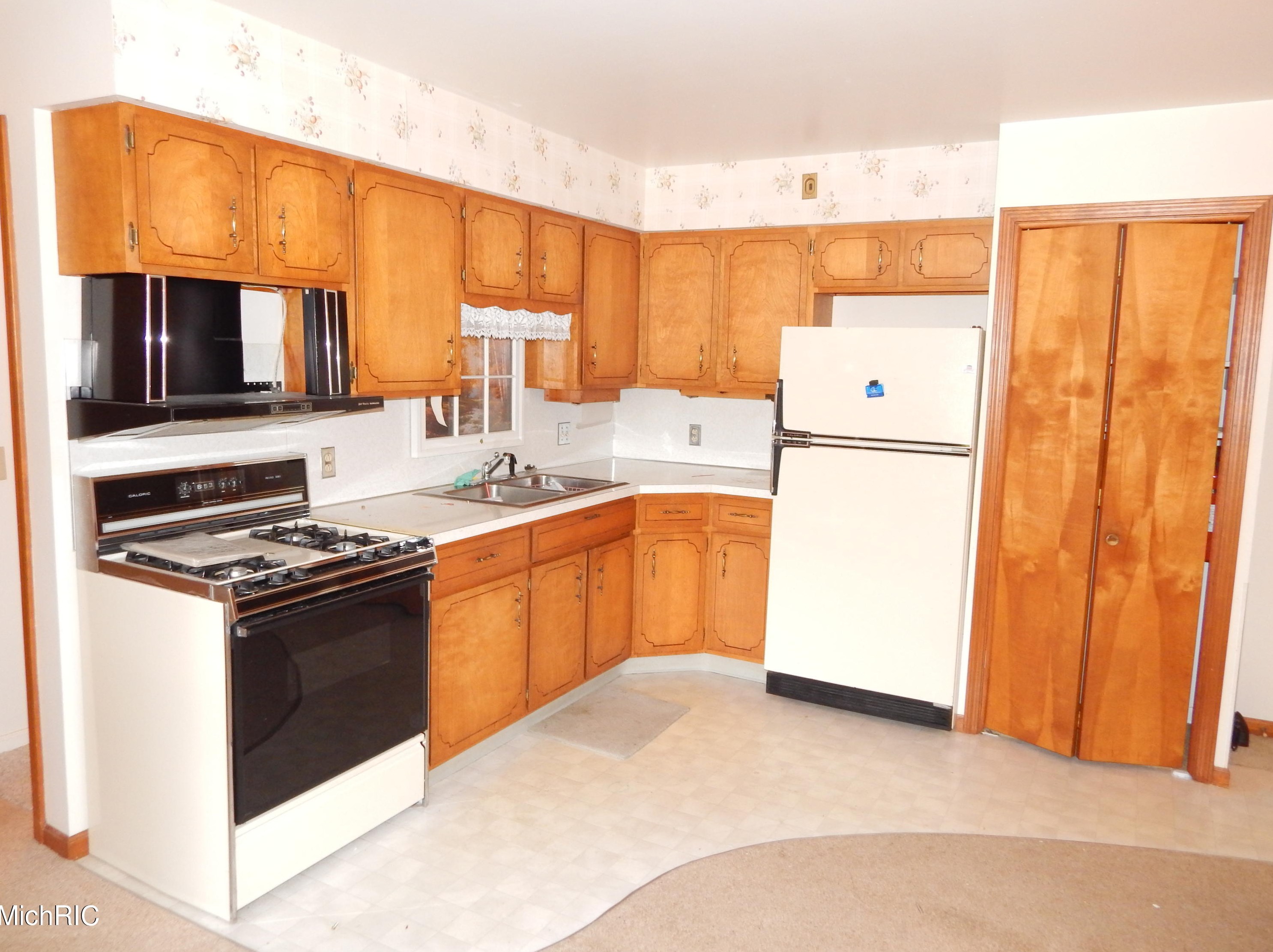 486 Leisure Acres St, Sparta, MI 49345-1555