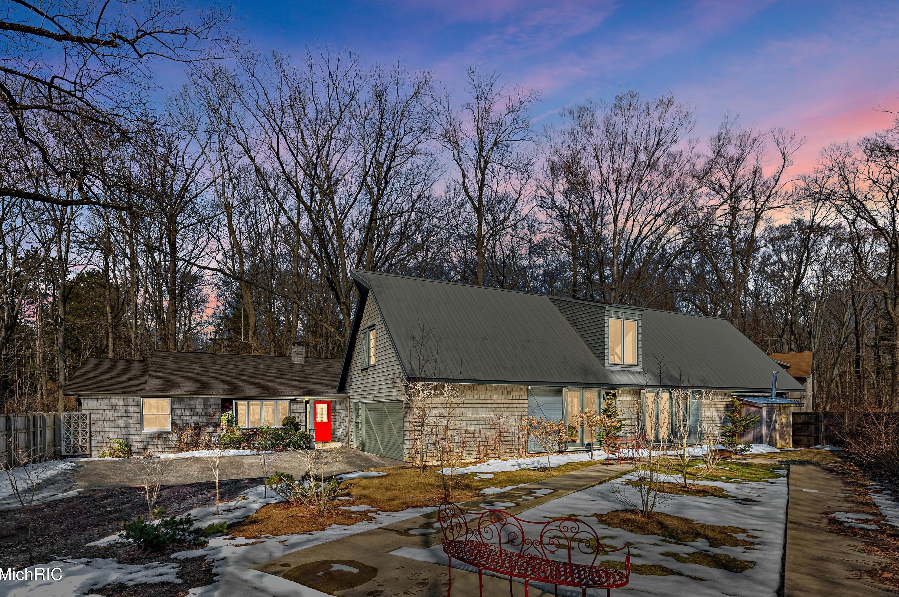 7477 Linwood Dr, Harbert, MI 49115