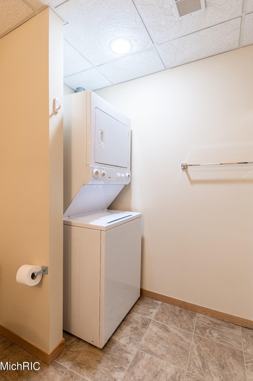 9027 Alanada Dr, Caledonia MI 49316-8455 exterior