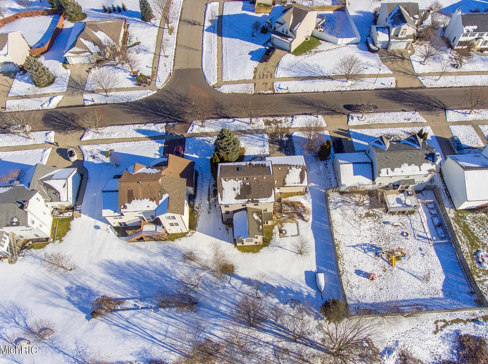 9027 Alanada Dr, Caledonia MI 49316-8455 exterior