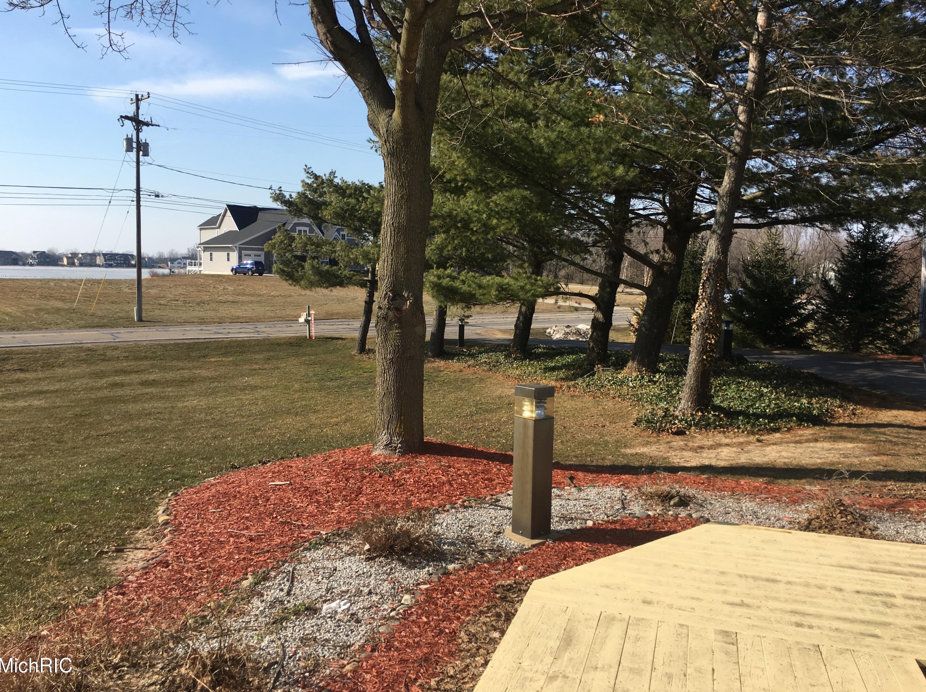 6912 Burlingame Ave, Byron Township MI 49315-9403 exterior