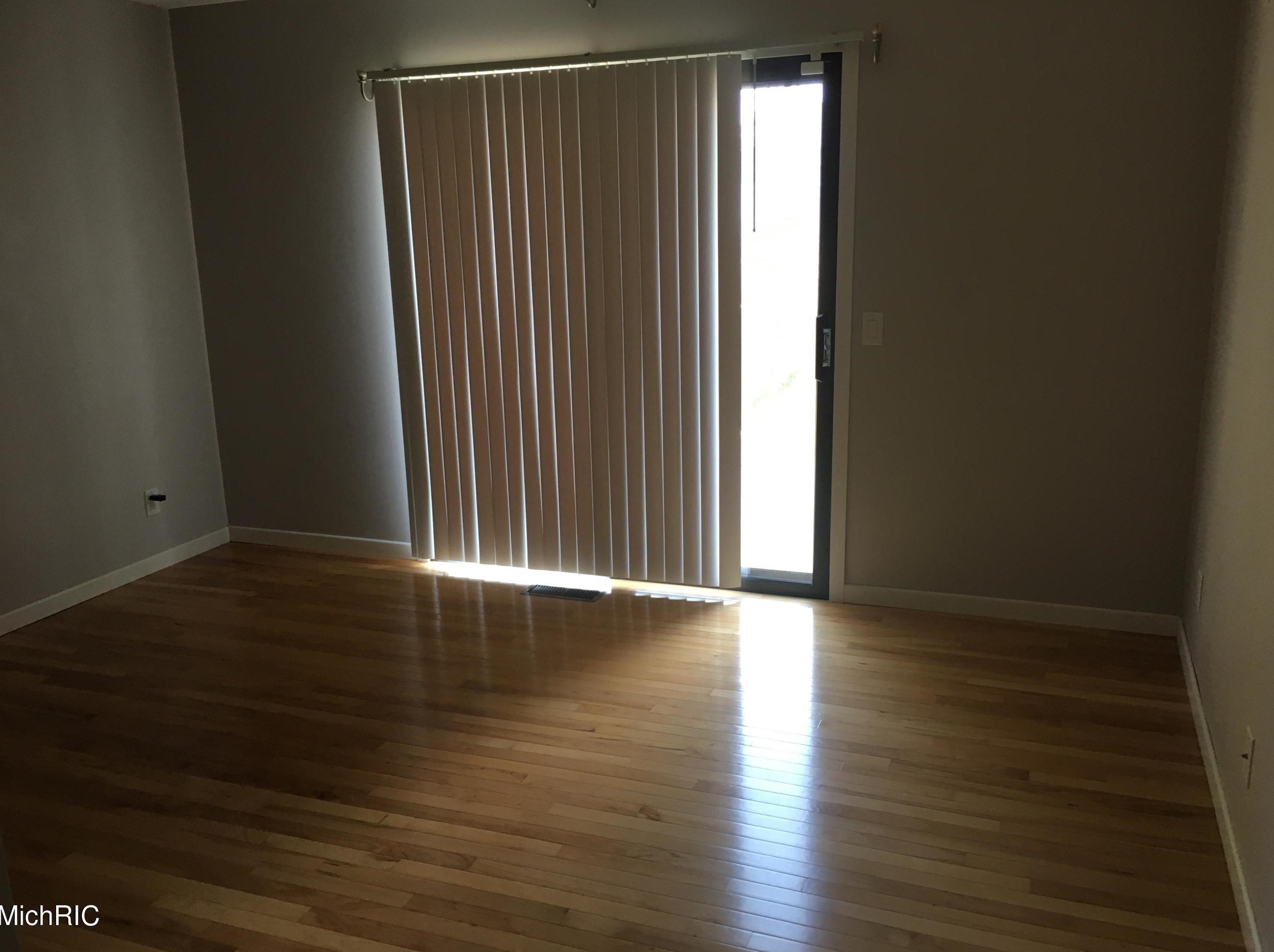 6912 Burlingame Ave, Byron Township MI 49315-9403 exterior