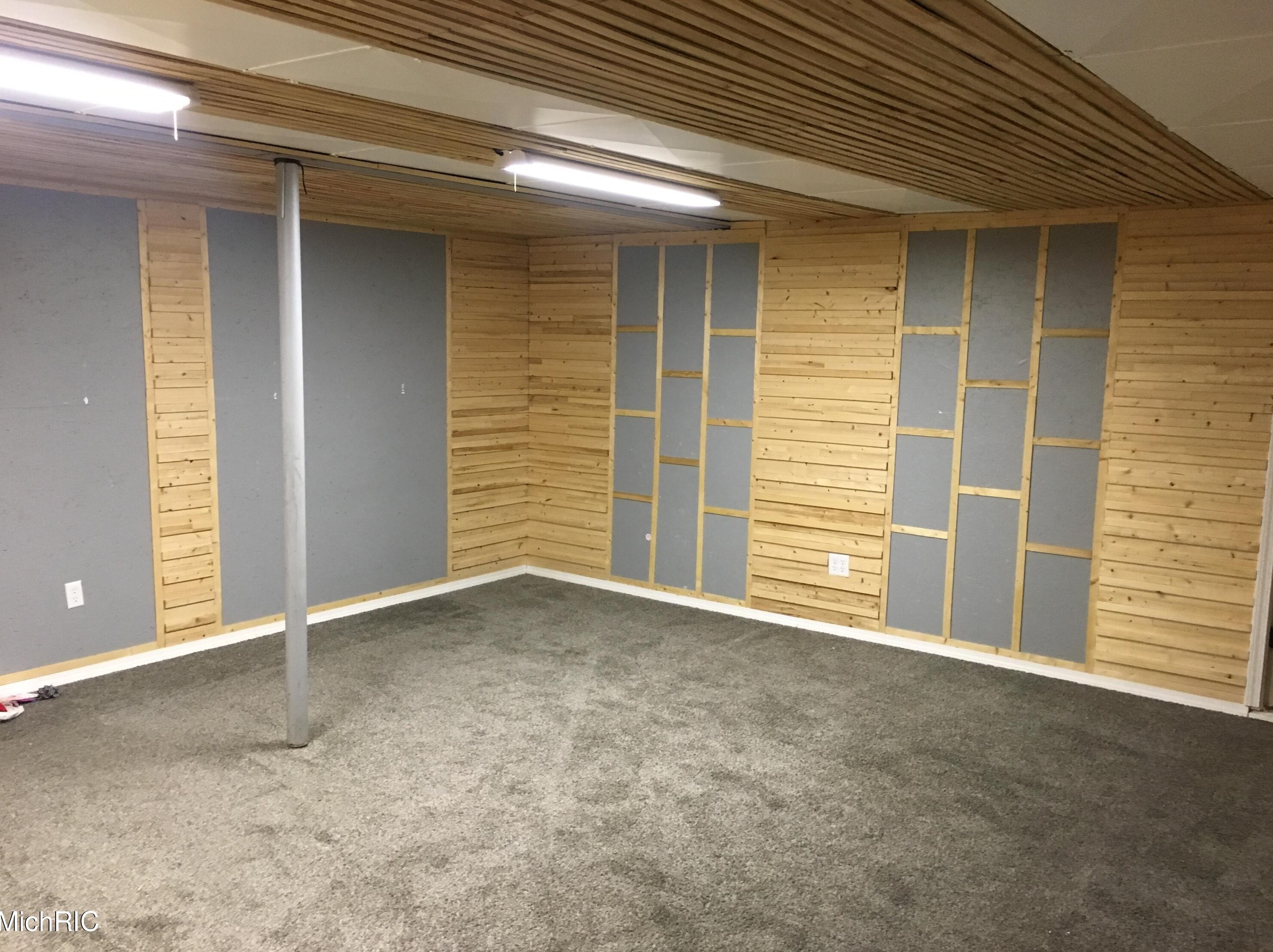 6912 Burlingame Ave, Byron Township MI 49315-9403 exterior