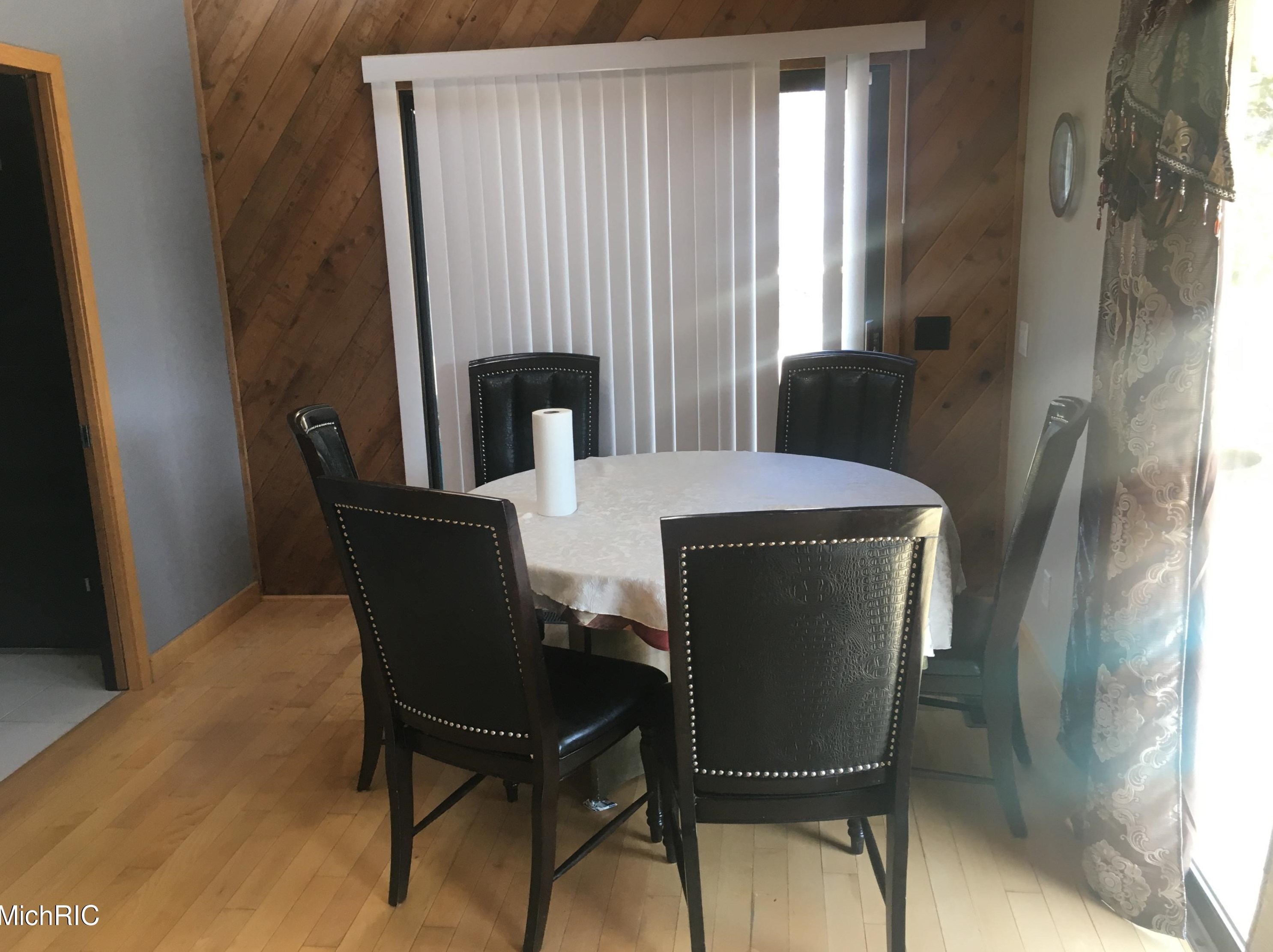 6912 Burlingame Ave, Byron Township MI 49315-9403 exterior