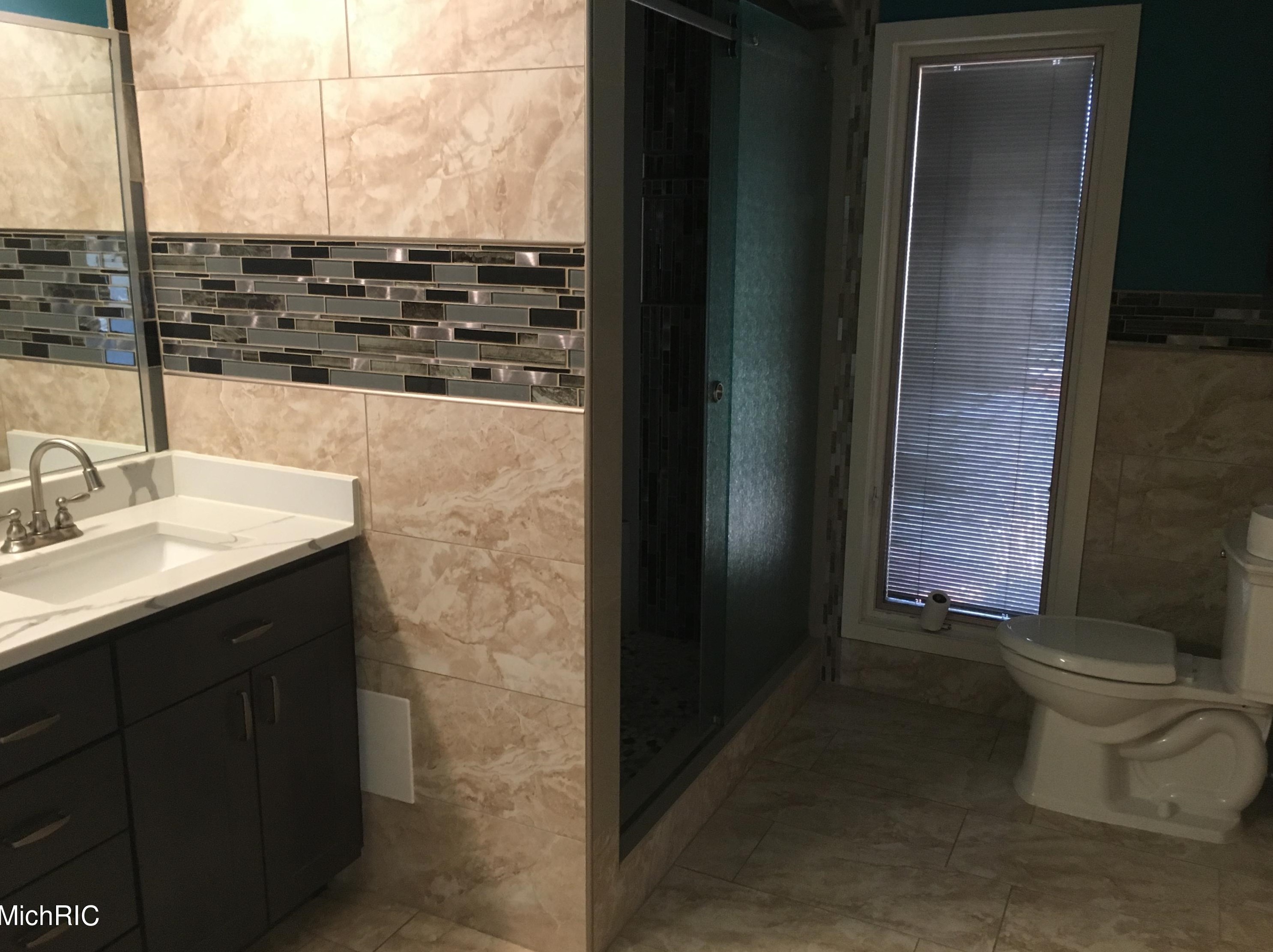 6912 Burlingame Ave, Byron Township MI 49315-9403 exterior