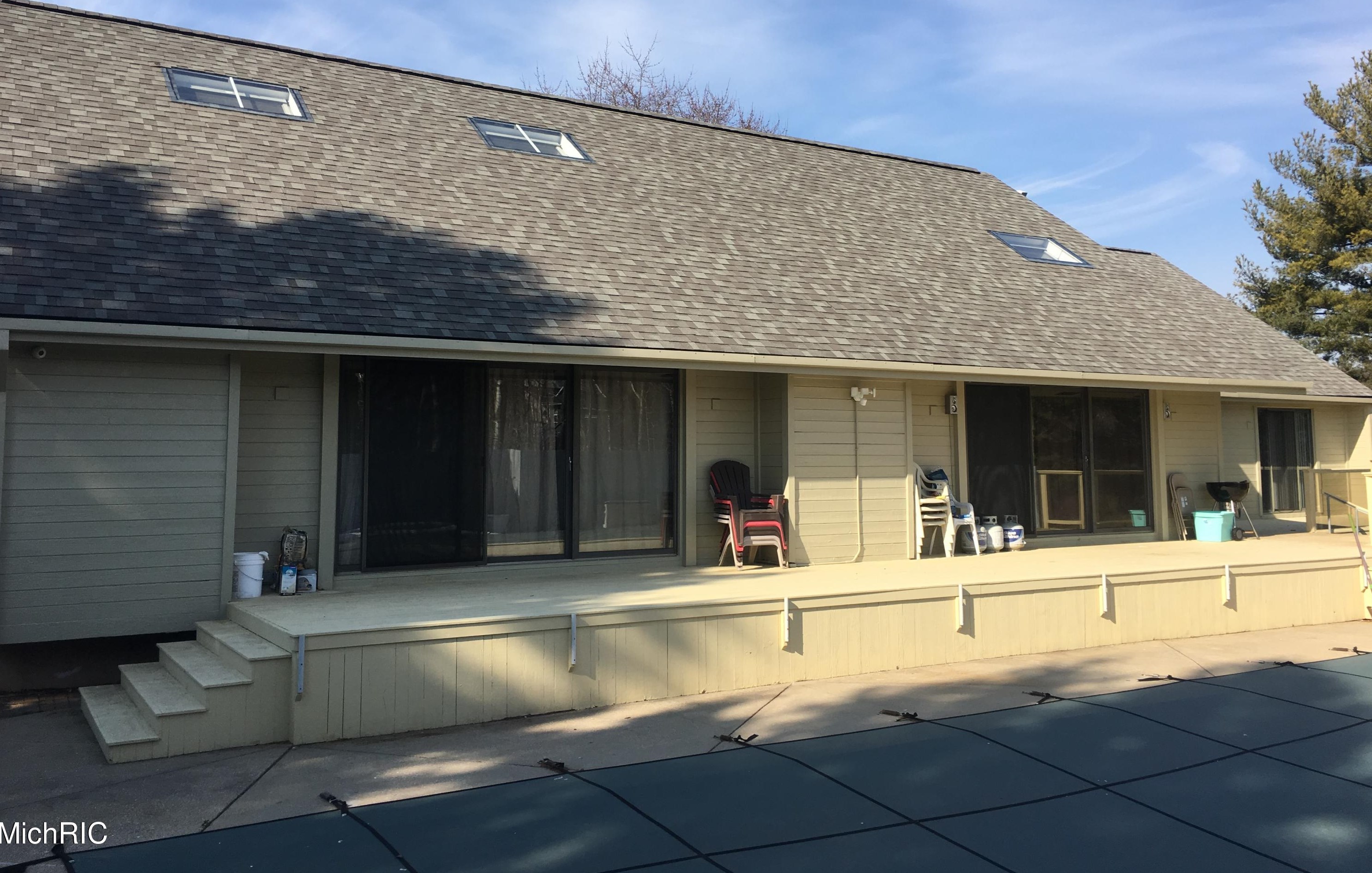 6912 Burlingame Ave, Byron Township MI 49315-9403 exterior