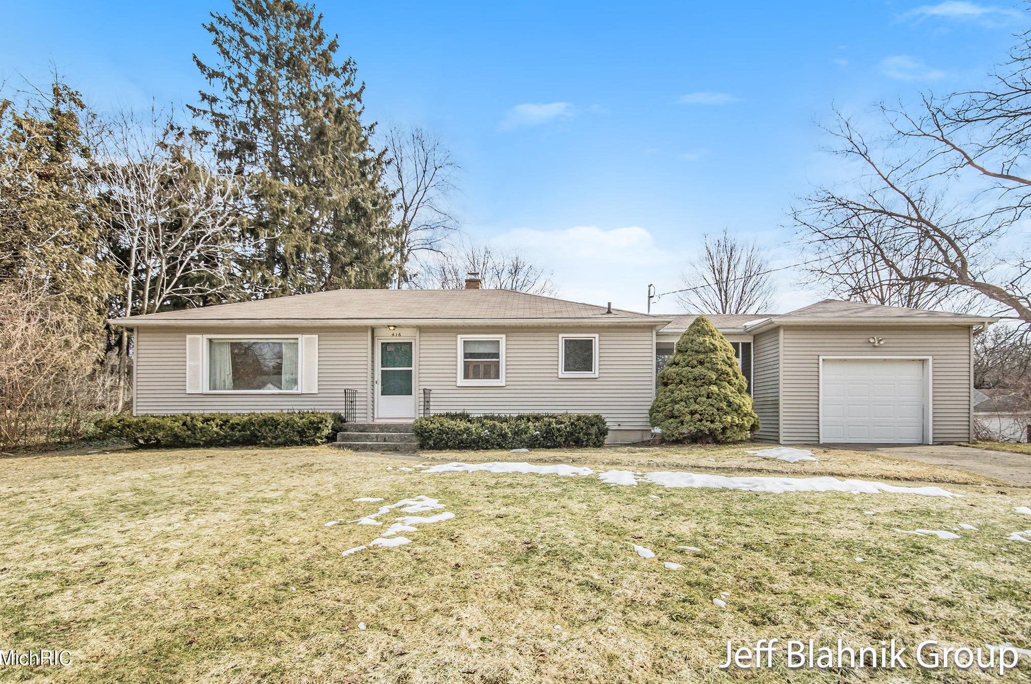 416 Oakhurst Ave, Grand Rapids, MI 49504-4660