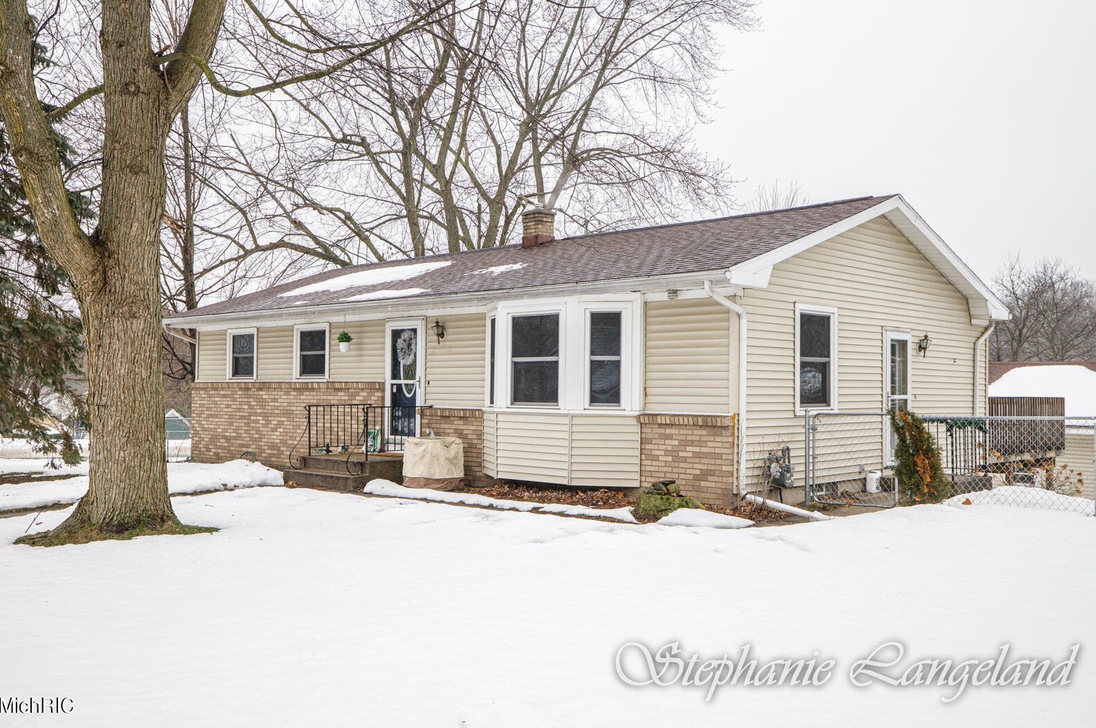 2665 Garfield Ave, Grand Rapids MI 49504-5044 exterior