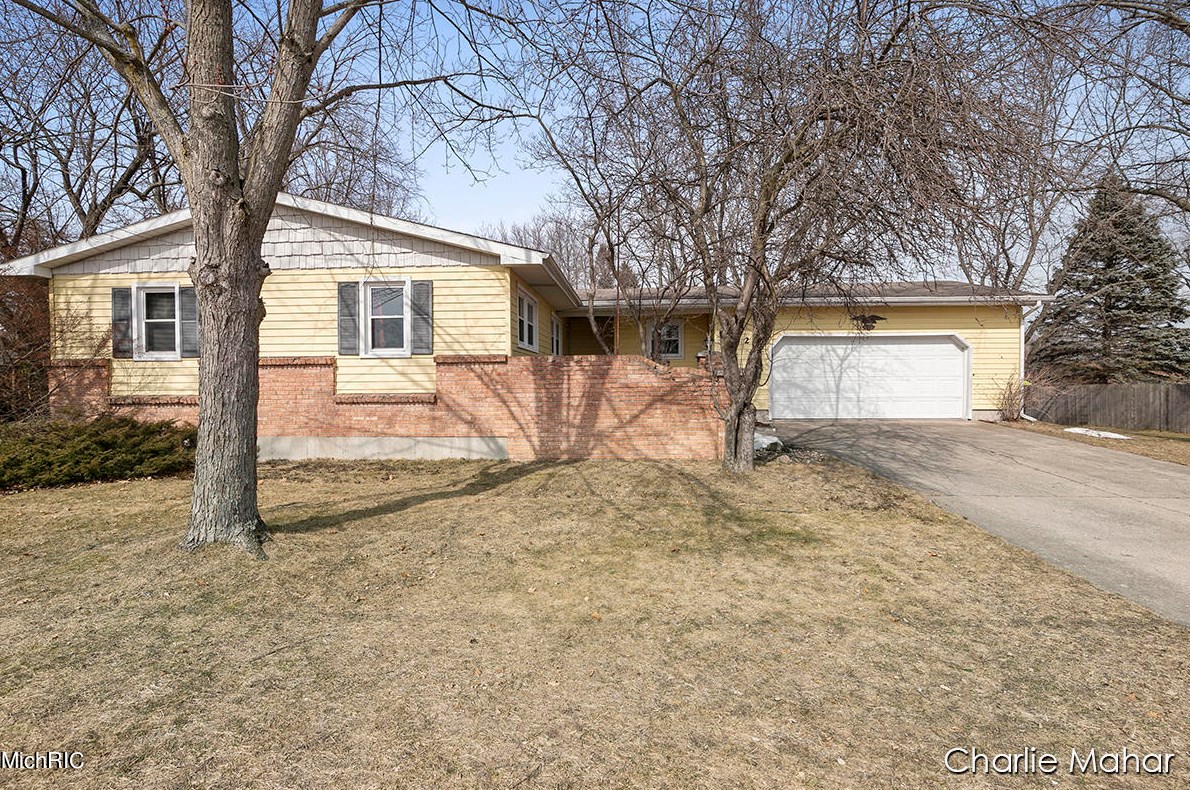 1224 Blackburn St, Greenville, MI 48838-1519