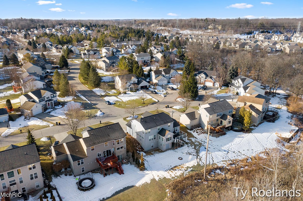 5471 Clemwood Ct, Ada MI 49301-7751 exterior