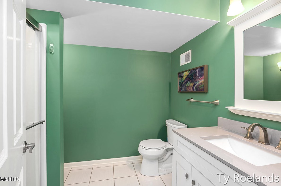 5471 Clemwood Ct, Ada MI 49301-7751 exterior