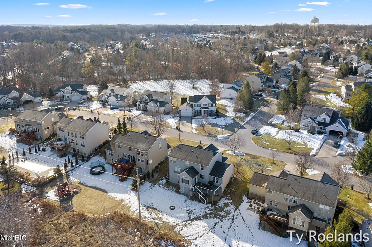 5471 Clemwood Ct, Ada MI 49301-7751 exterior