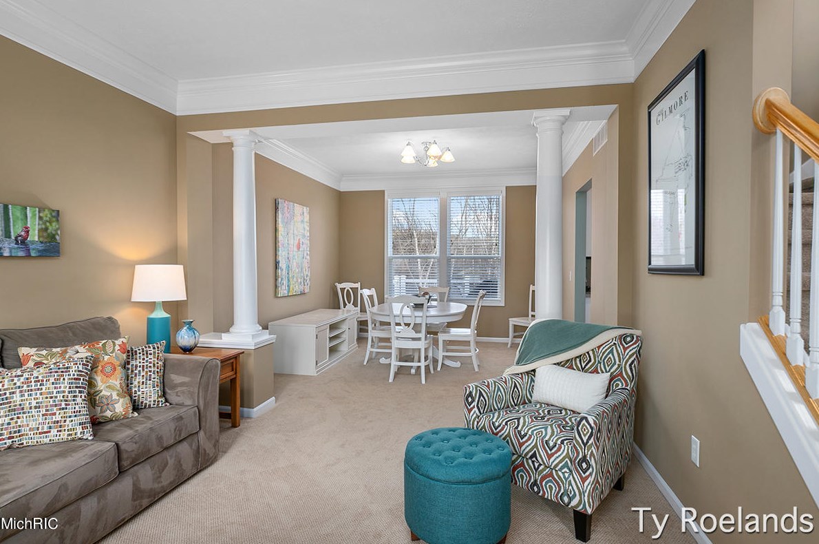 5471 Clemwood Ct, Ada MI 49301-7751 exterior