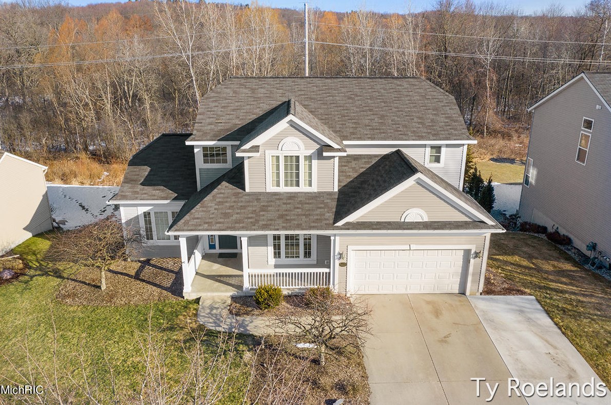 5471 Clemwood Ct, Ada MI 49301-7751 exterior