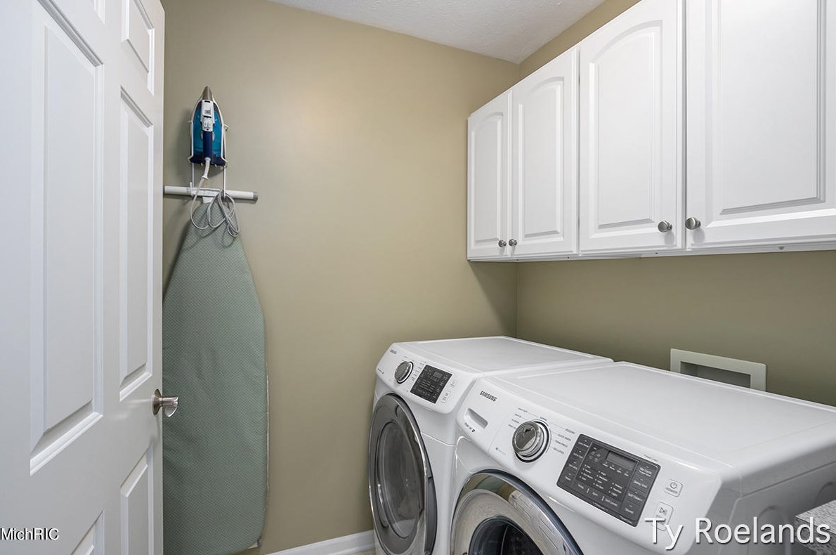 5471 Clemwood Ct, Ada MI 49301-7751 exterior