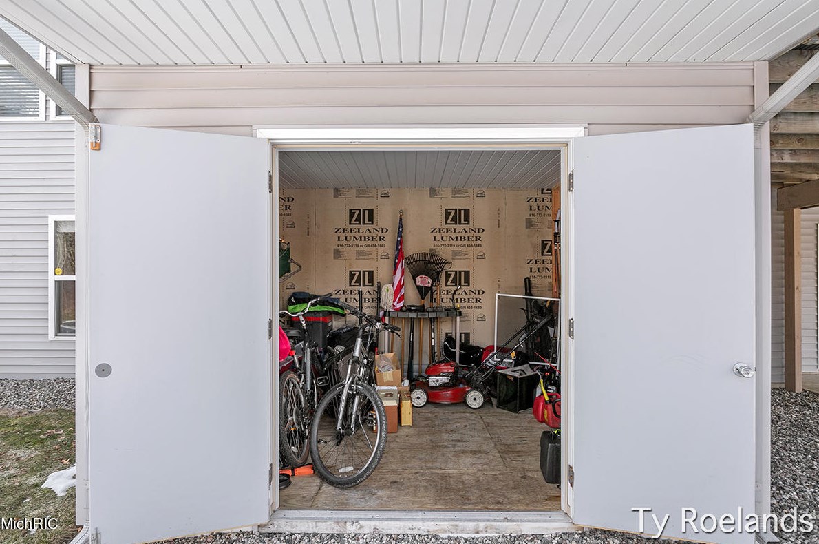 5471 Clemwood Ct, Ada MI 49301-7751 exterior