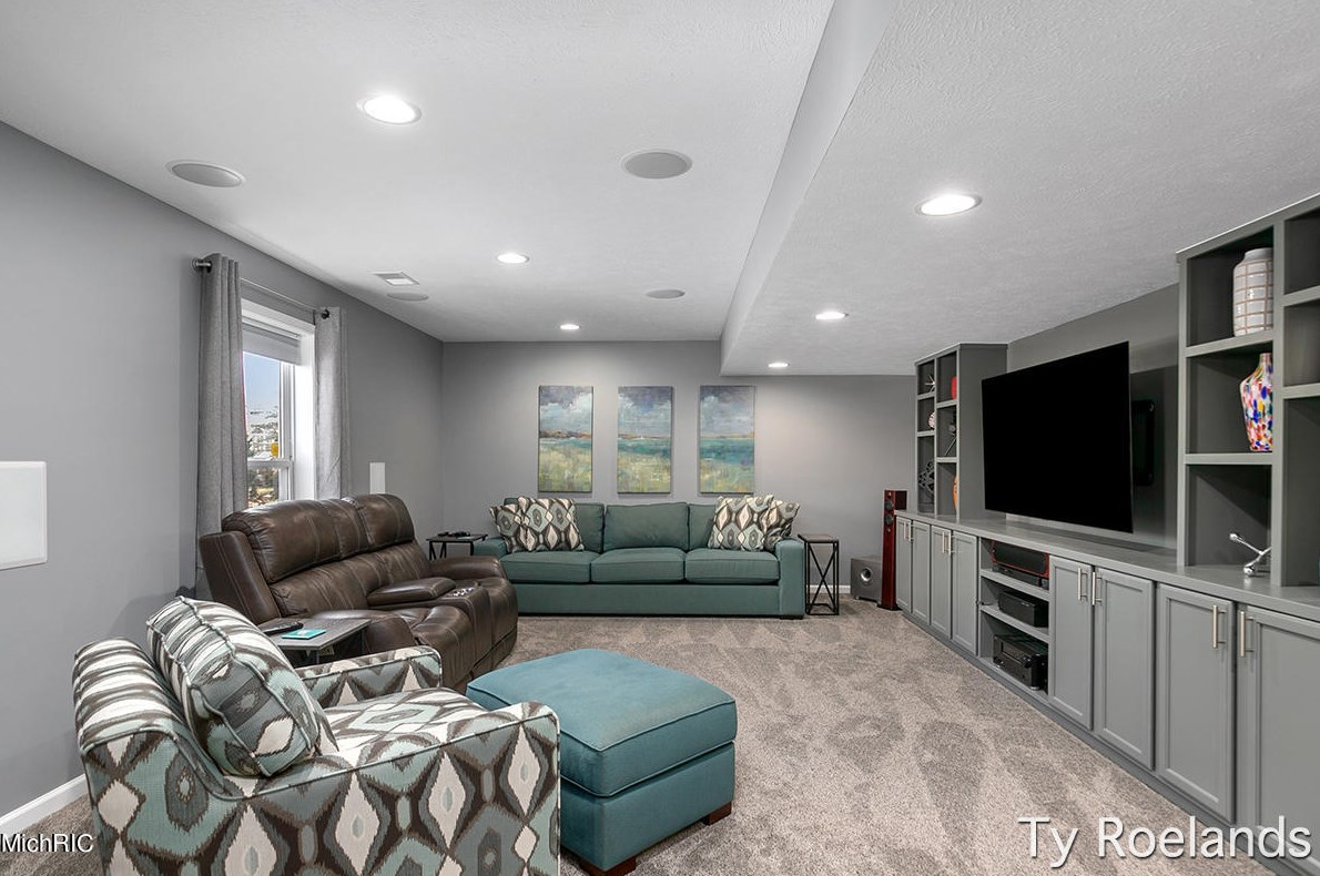 5471 Clemwood Ct, Ada MI 49301-7751 exterior