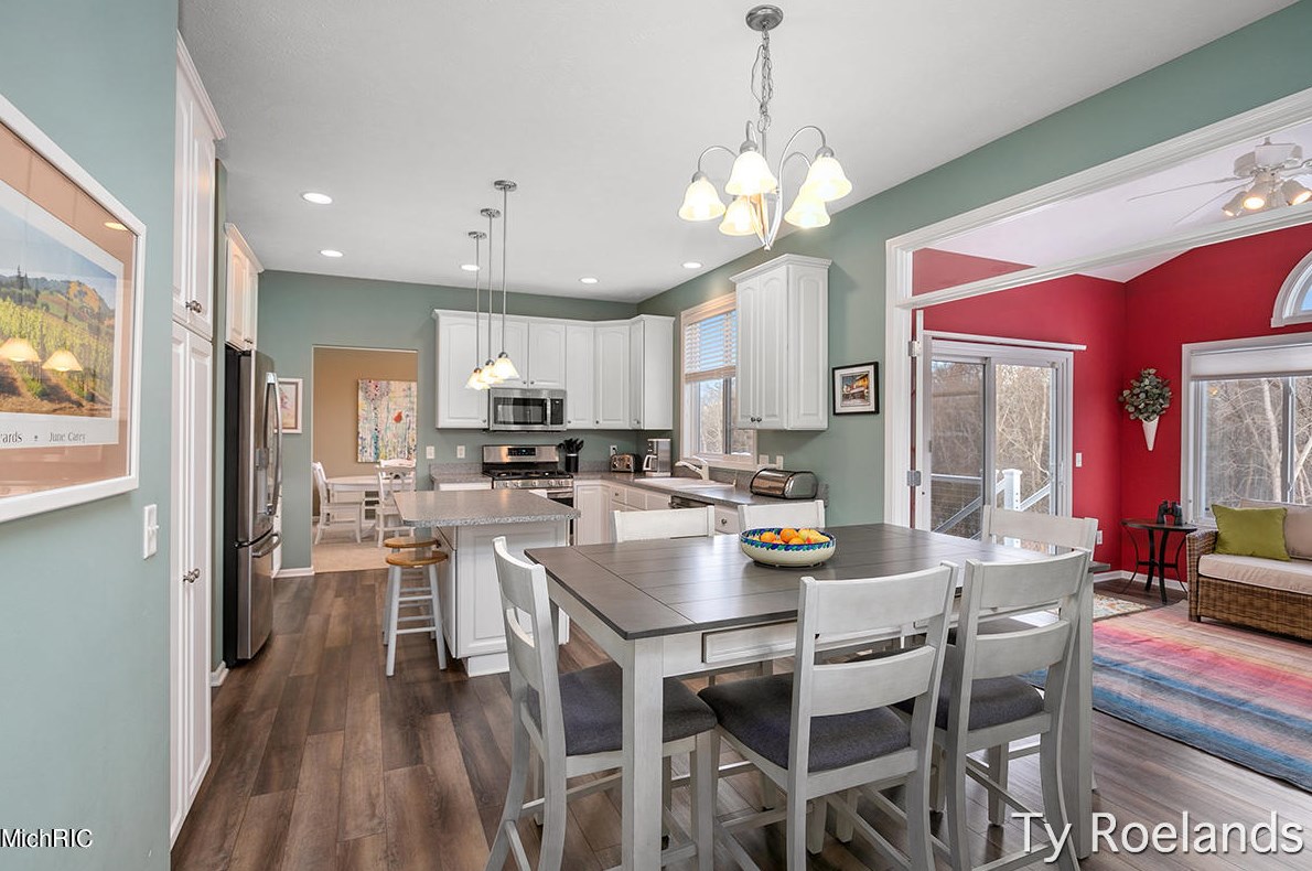 5471 Clemwood Ct, Ada MI 49301-7751 exterior