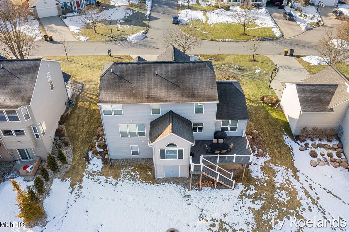 5471 Clemwood Ct, Ada MI 49301-7751 exterior