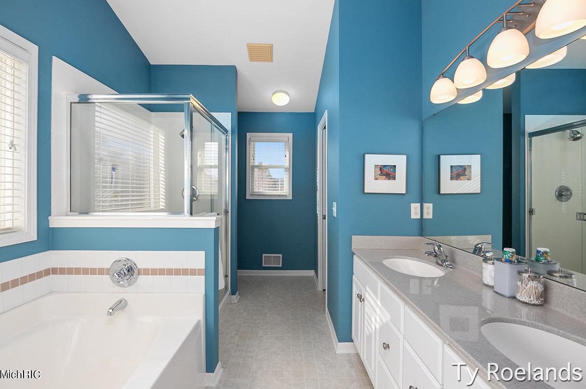 5471 Clemwood Ct, Ada MI 49301-7751 exterior