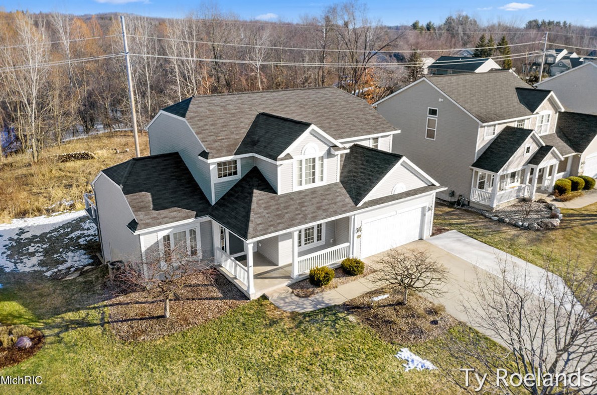 5471 Clemwood Ct, Ada MI 49301-7751 exterior