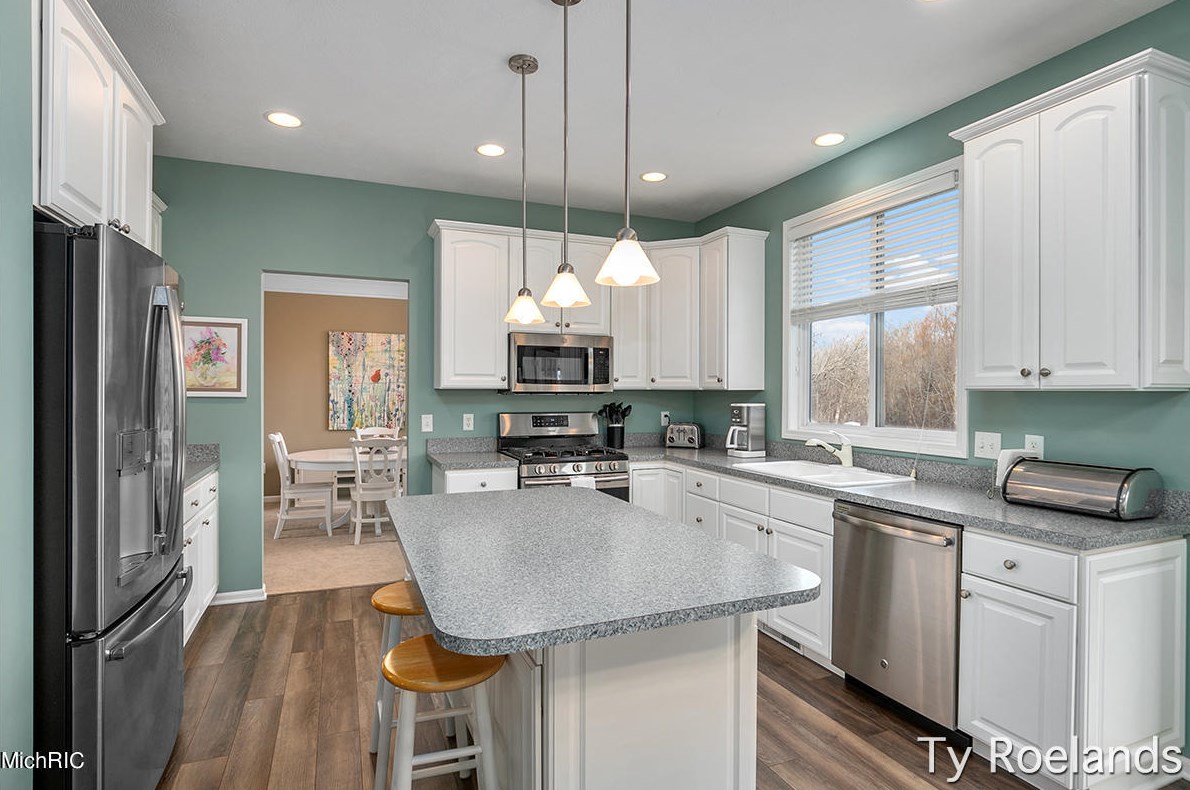 5471 Clemwood Ct, Ada MI 49301-7751 exterior