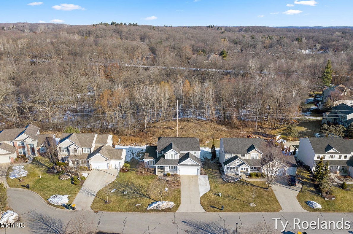 5471 Clemwood Ct, Ada MI 49301-7751 exterior