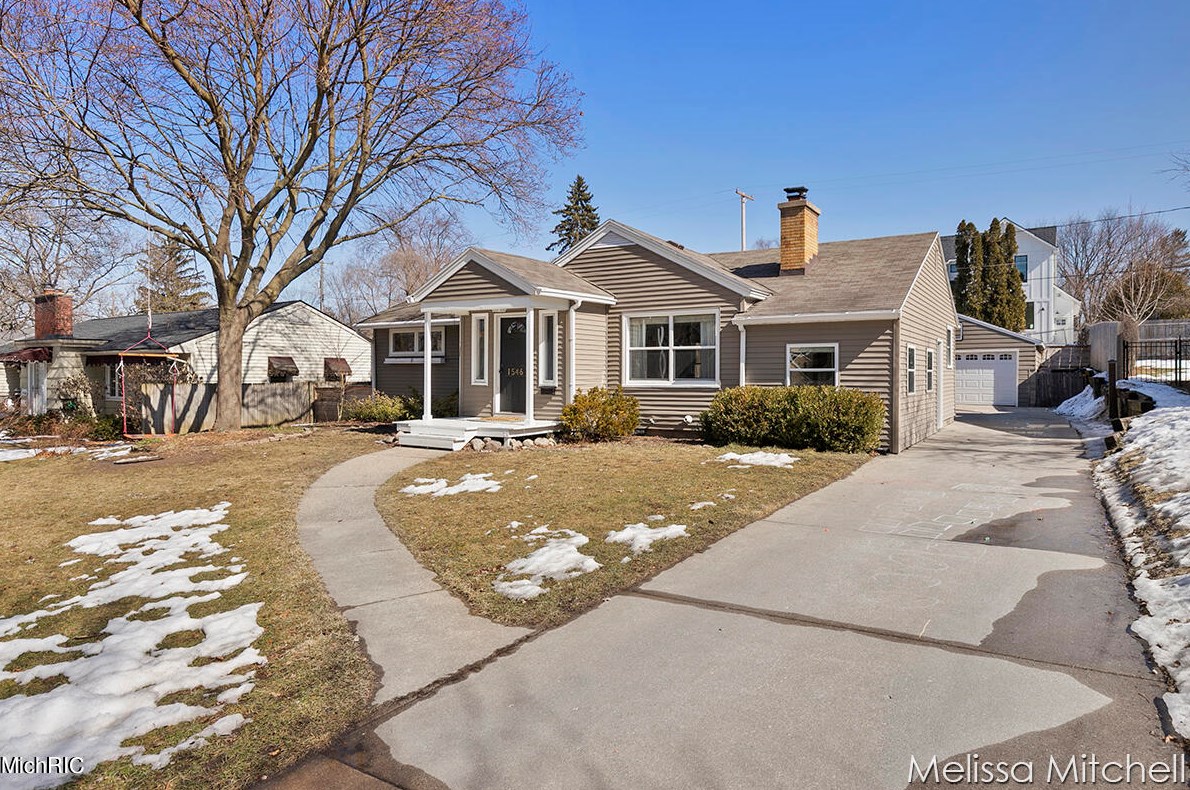 1546 Sherwood Ave, Grand Rapids, MI 49506-5010
