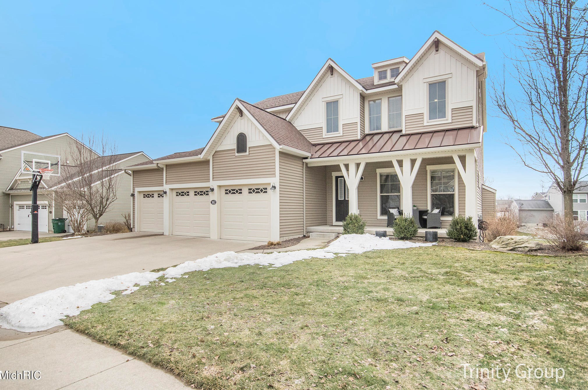 3162 Lowingwood Ct, Jenison, MI 49428-8677