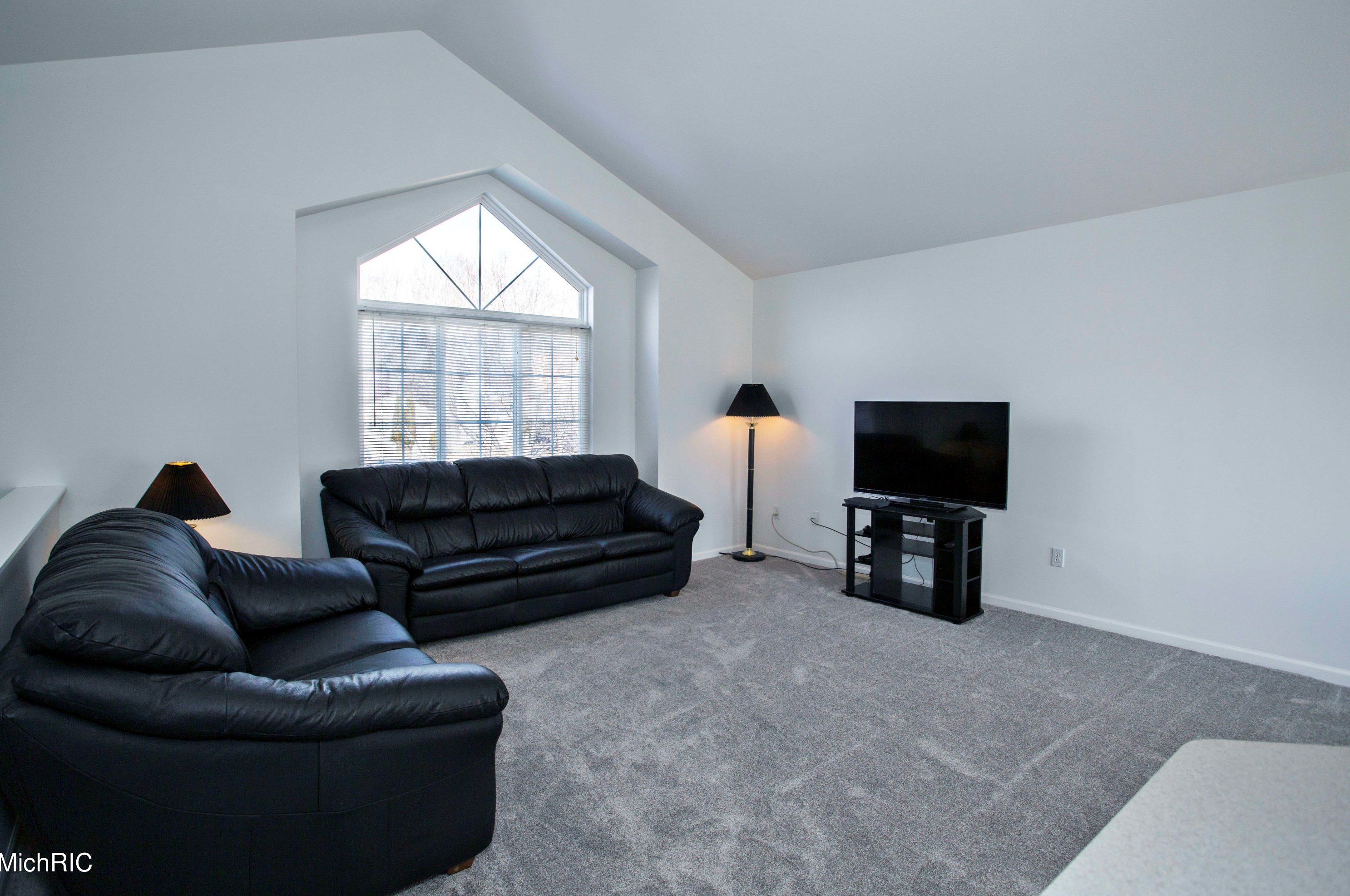 2804 Paddington Dr, Grand Rapids, MI 49512-8088