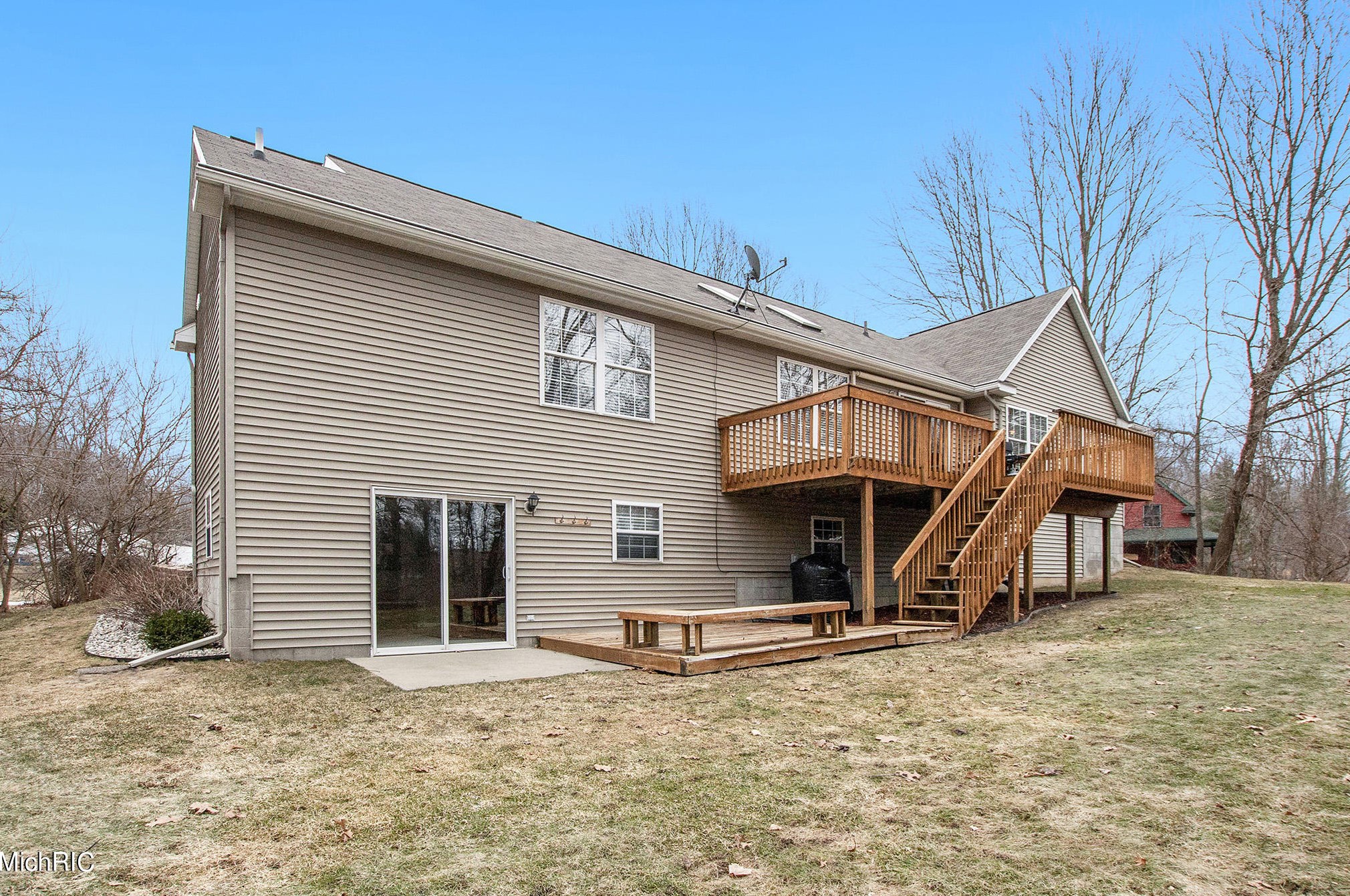 16100 Louis Ln, Spring Lake MI 49456-2200 exterior