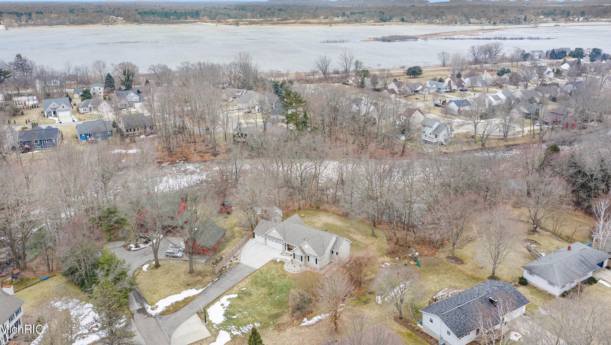 16100 Louis Ln, Spring Lake MI 49456-2200 exterior