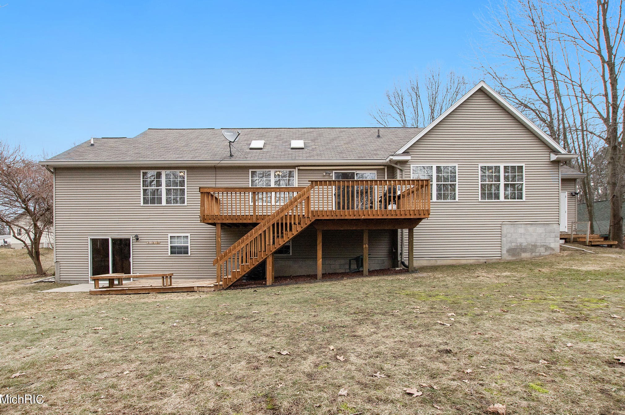 16100 Louis Ln, Spring Lake MI 49456-2200 exterior