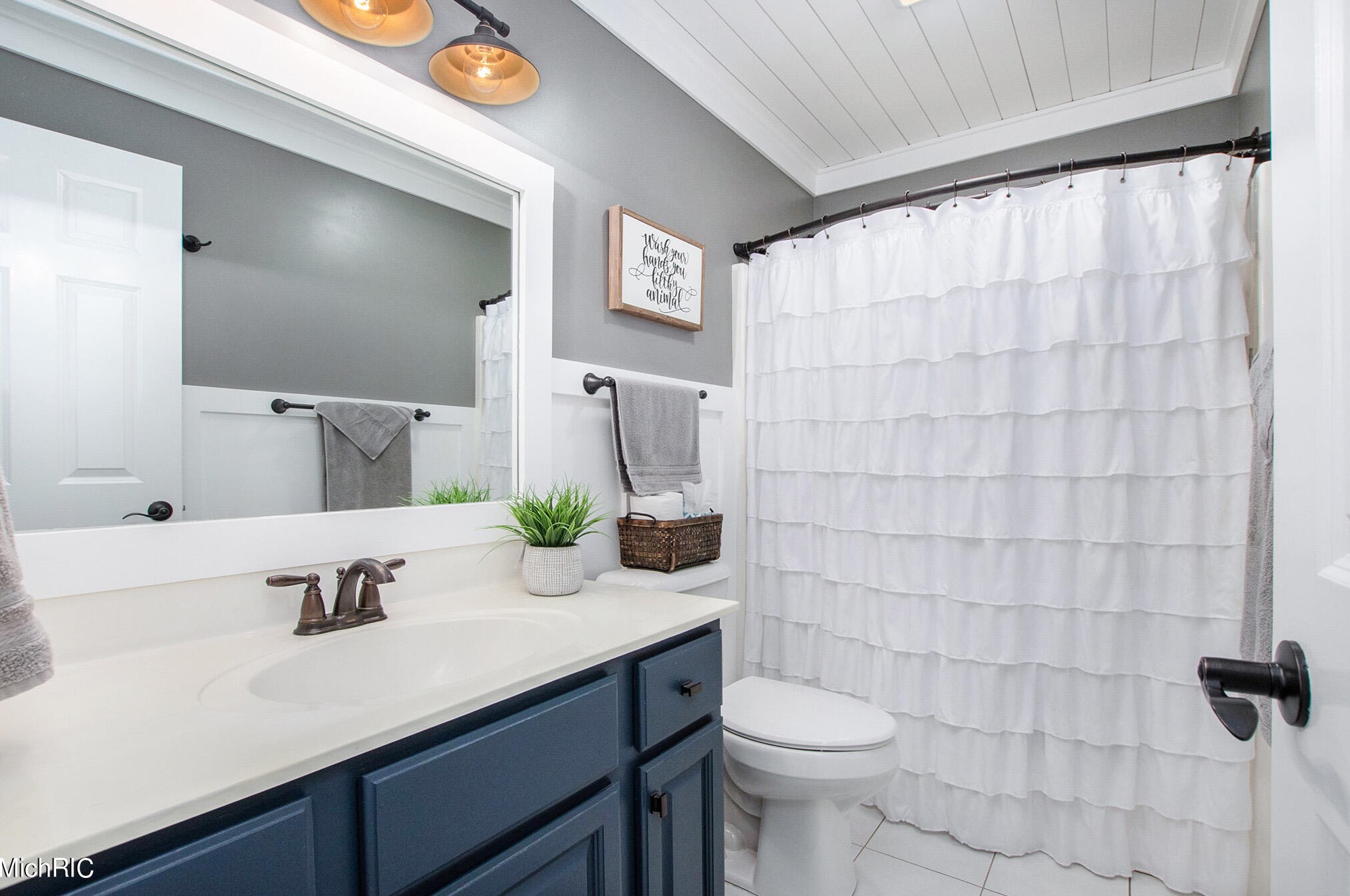 16100 Louis Ln, Spring Lake MI 49456-2200 exterior