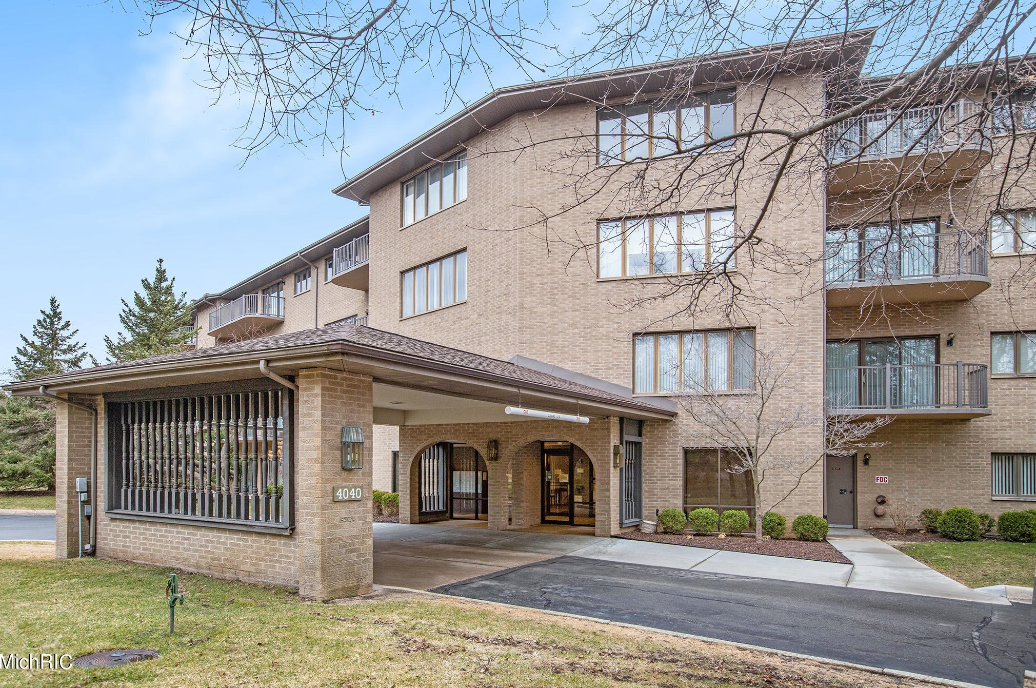 4040 Greenleaf Cir #403, Kalamazoo, MI 49008